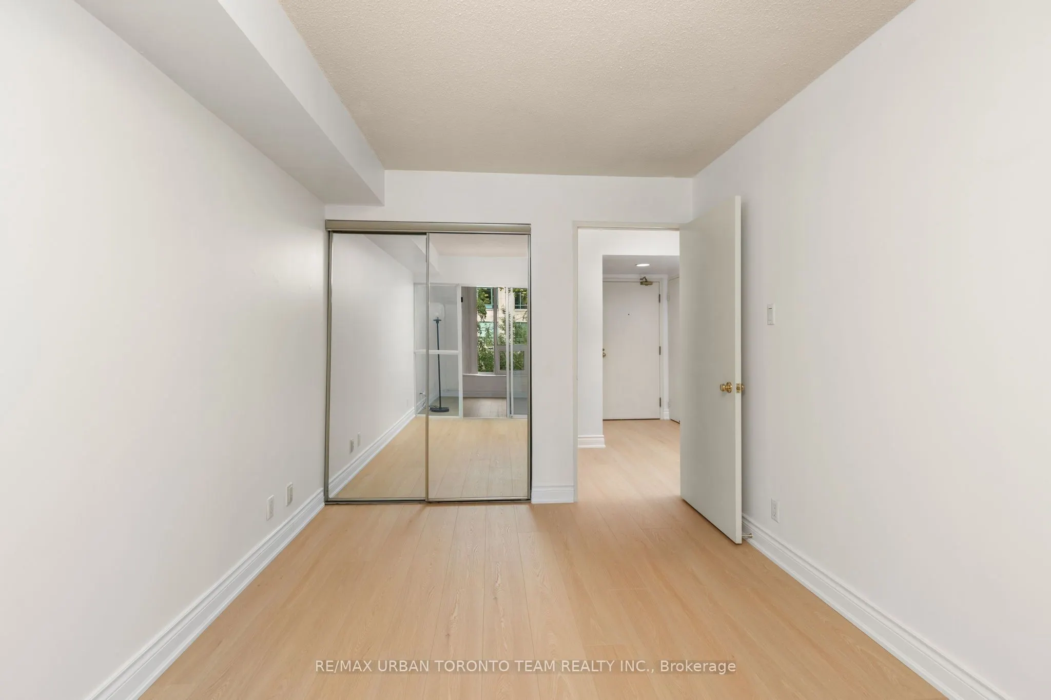 92 King Street E #418