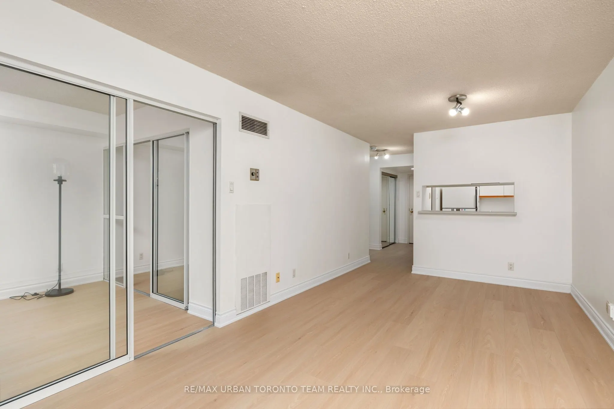 92 King Street E #418