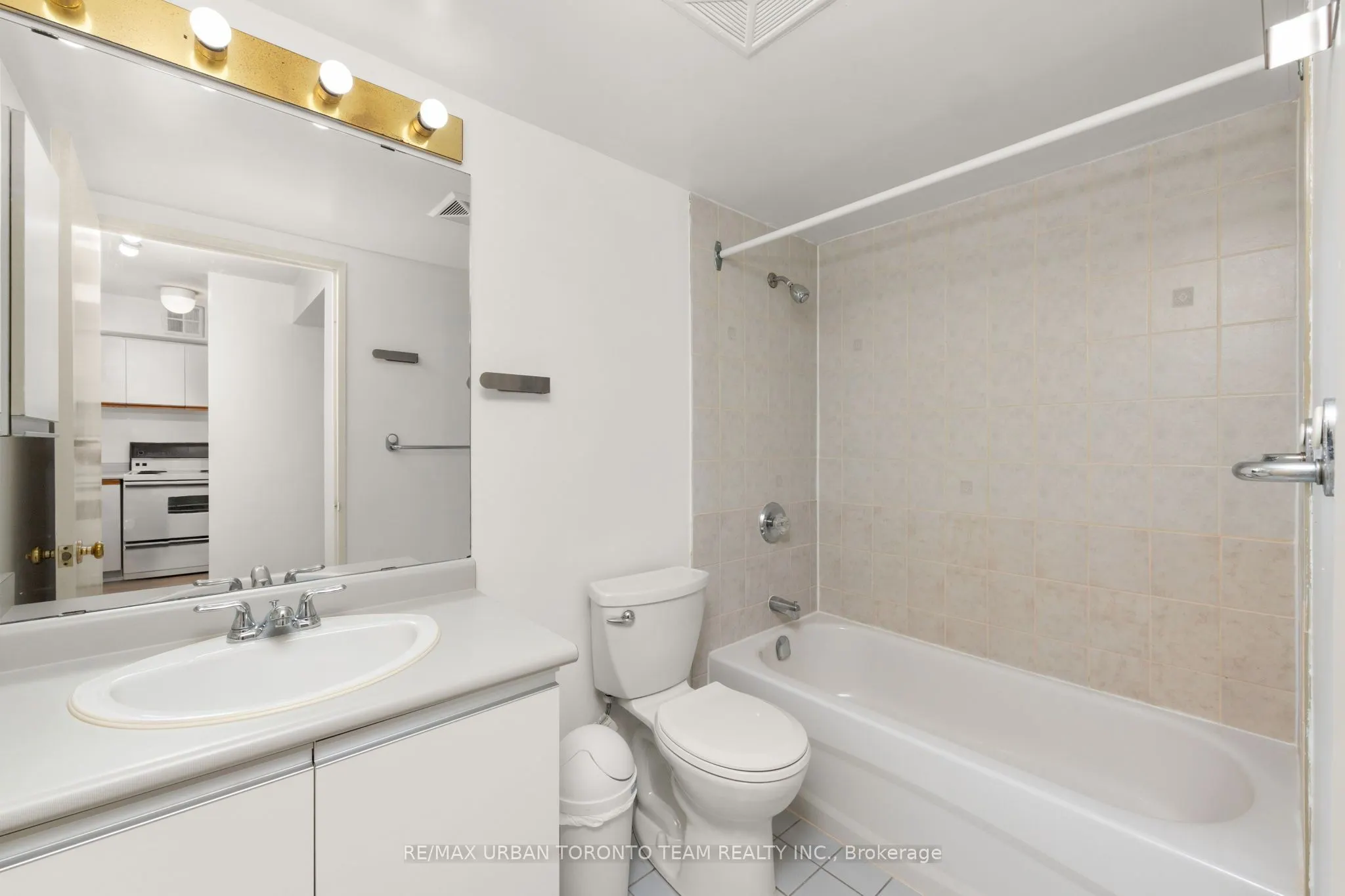 92 King Street E #418