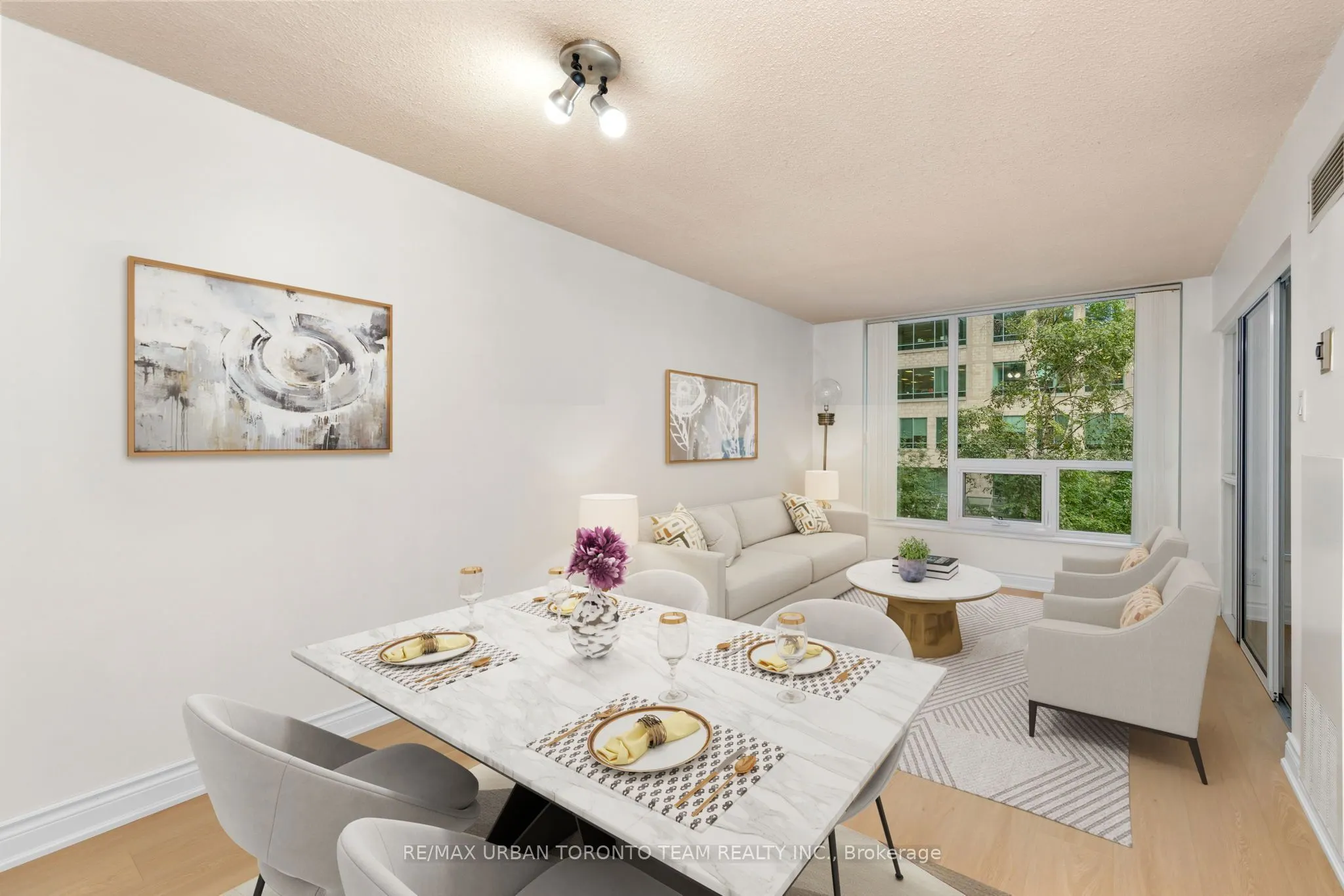 92 King Street E #418