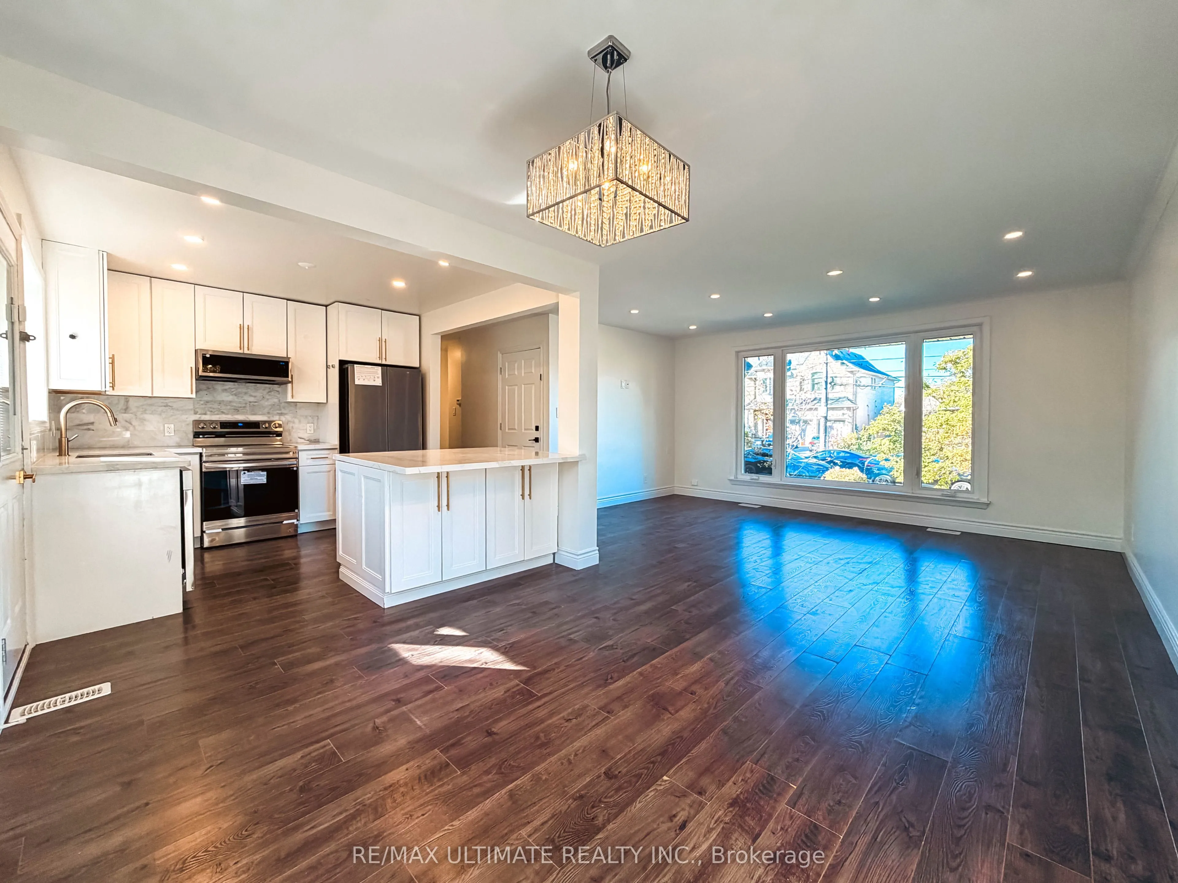 111 Combe Avenue #Main