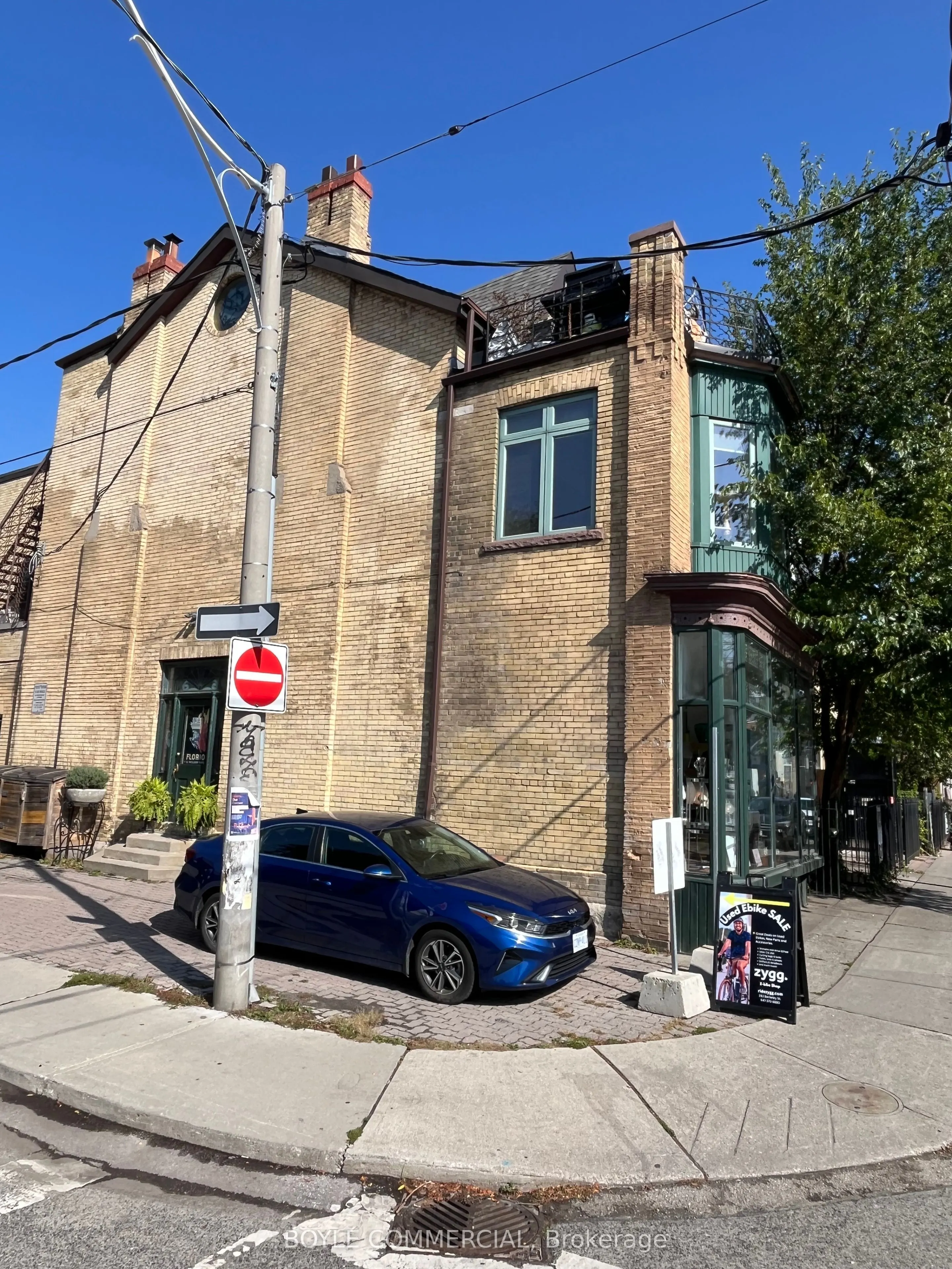 410 Dundas Street E