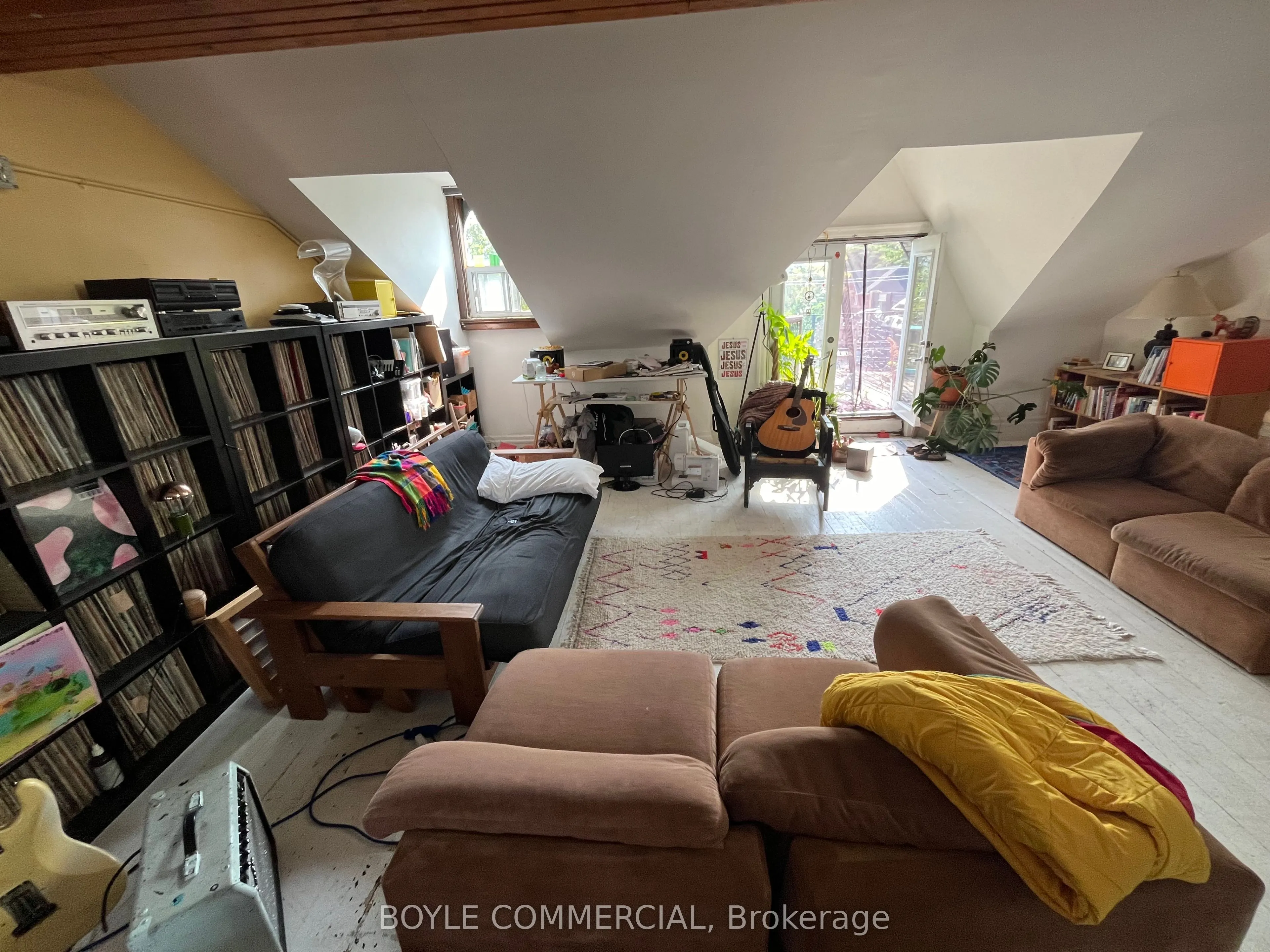 410 Dundas Street E