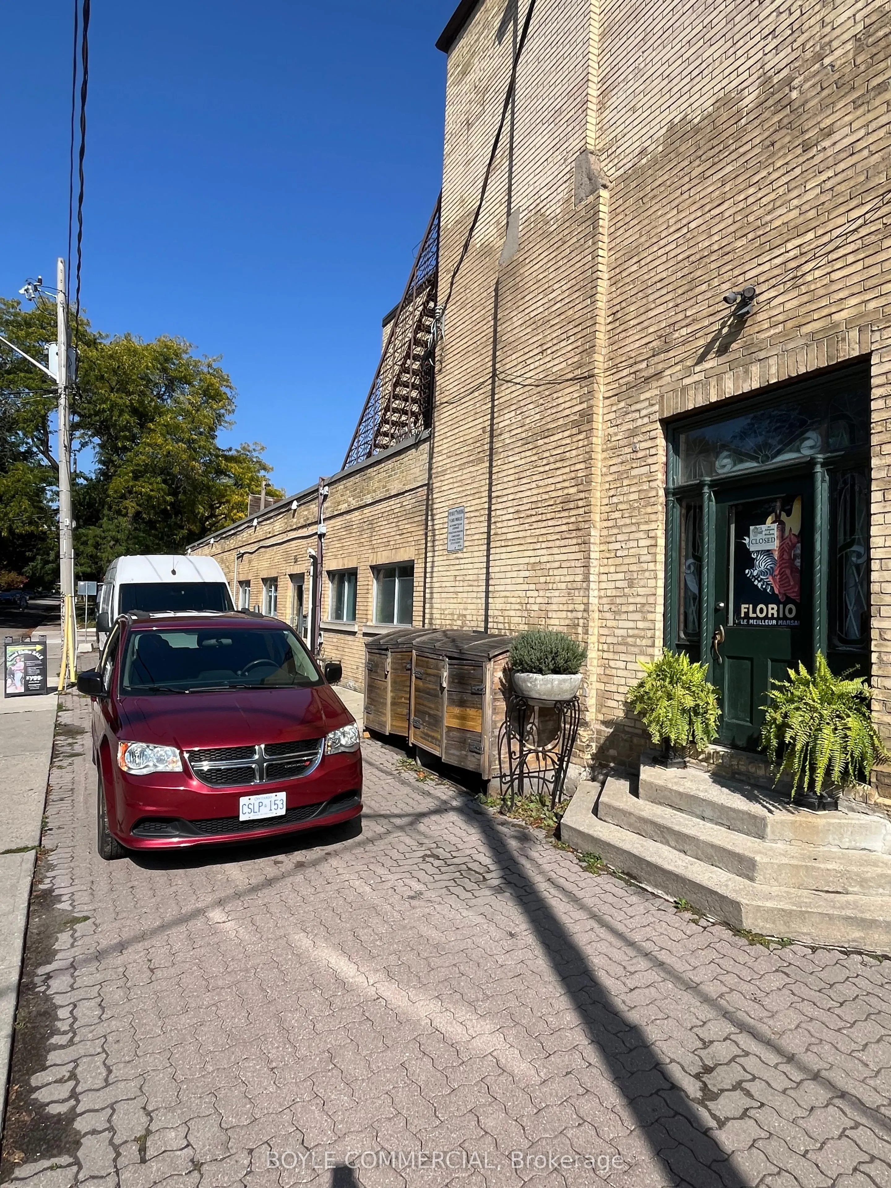 410 Dundas Street E
