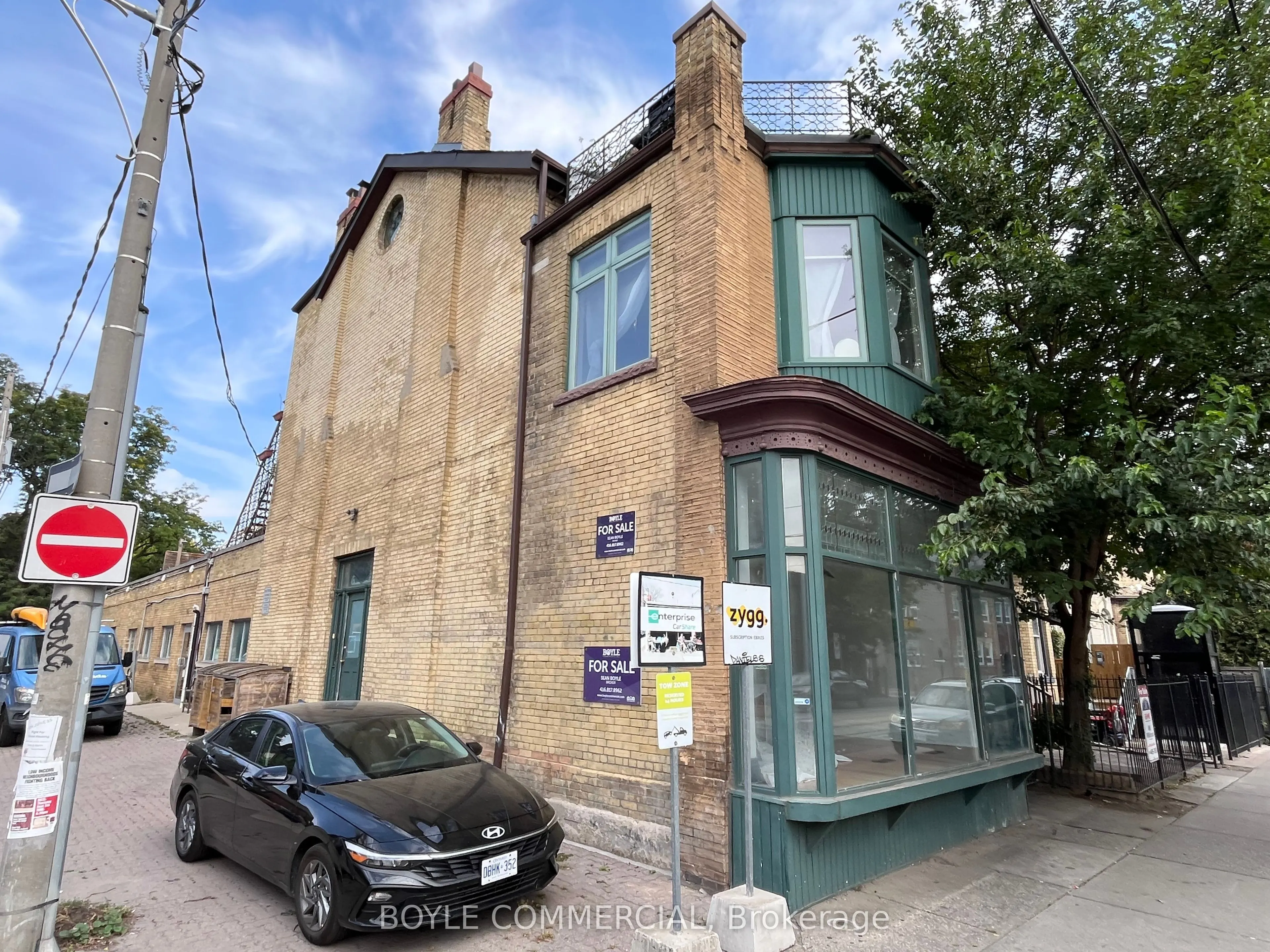 410 Dundas Street E