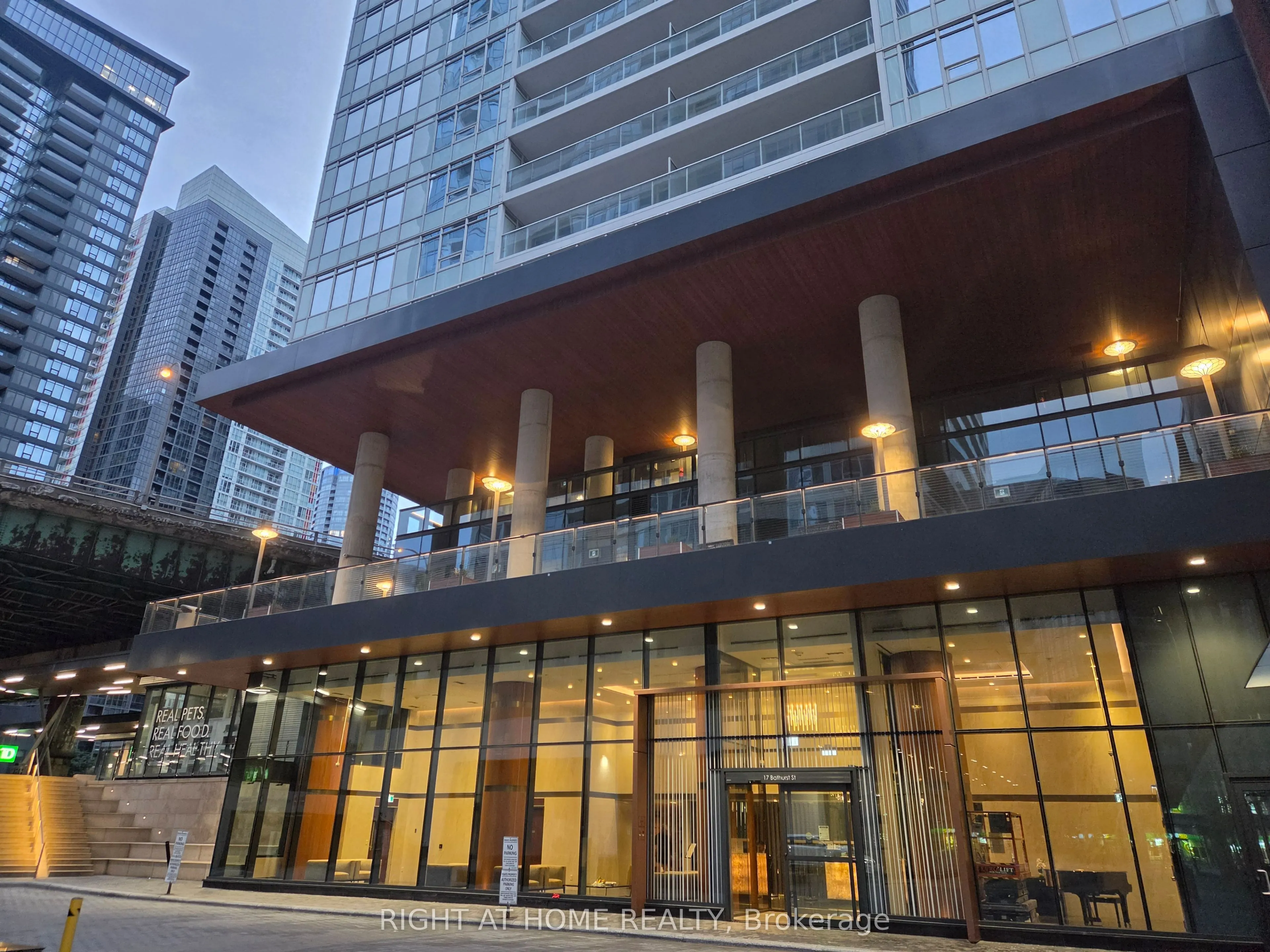 17 Bathurst Street #602