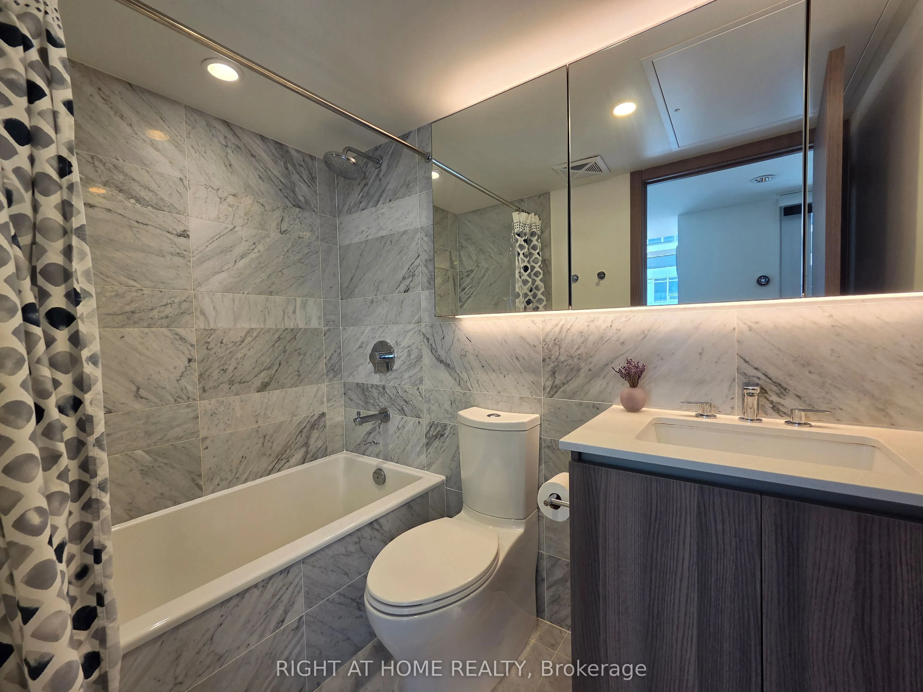 17 Bathurst Street #602