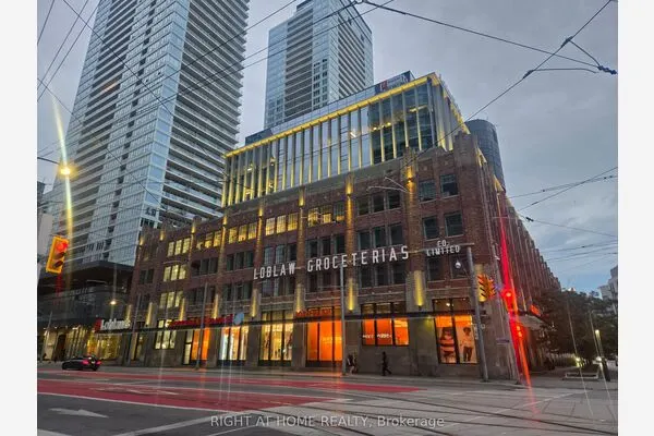 17 Bathurst Street #602