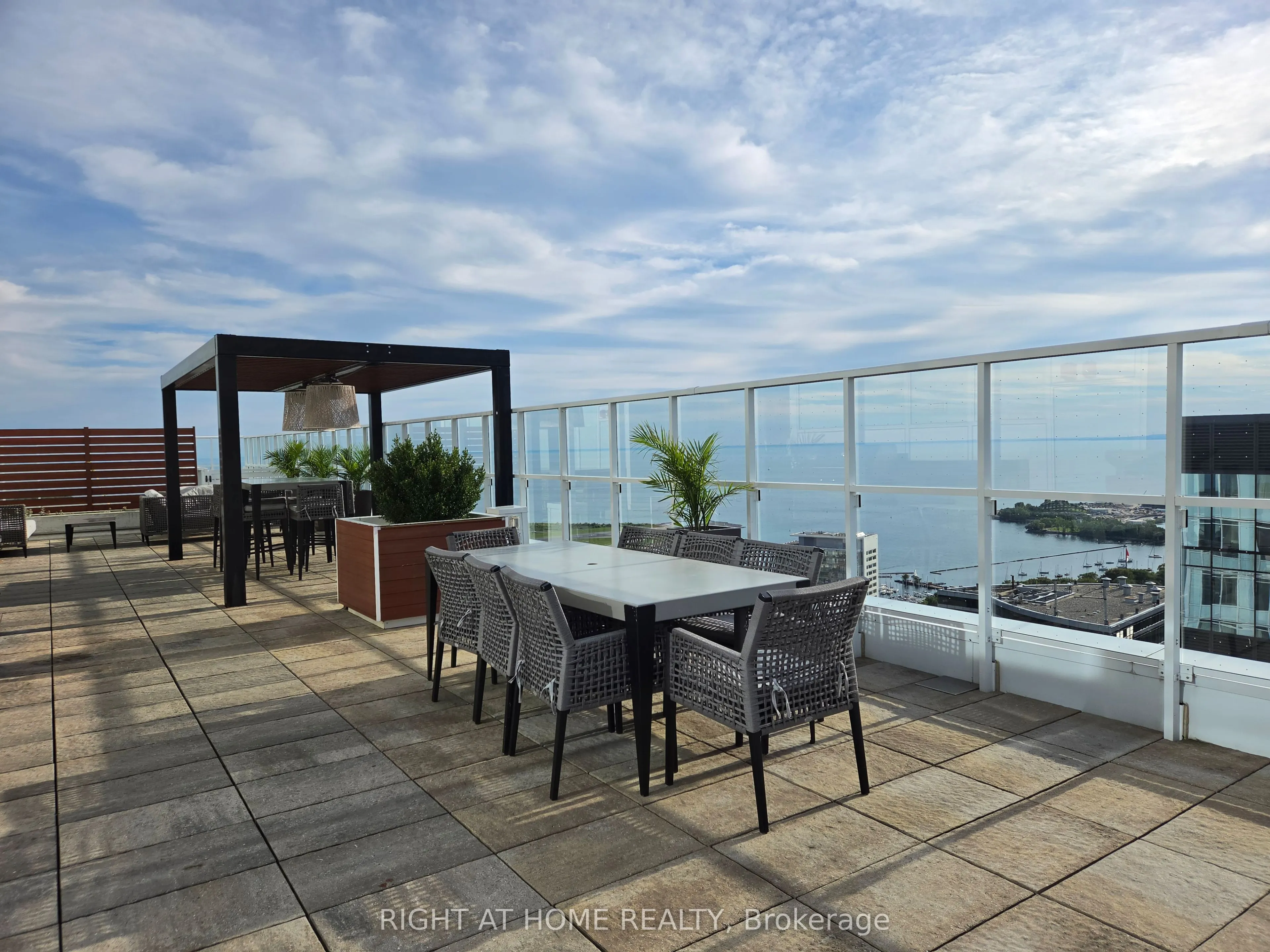 17 Bathurst Street #602