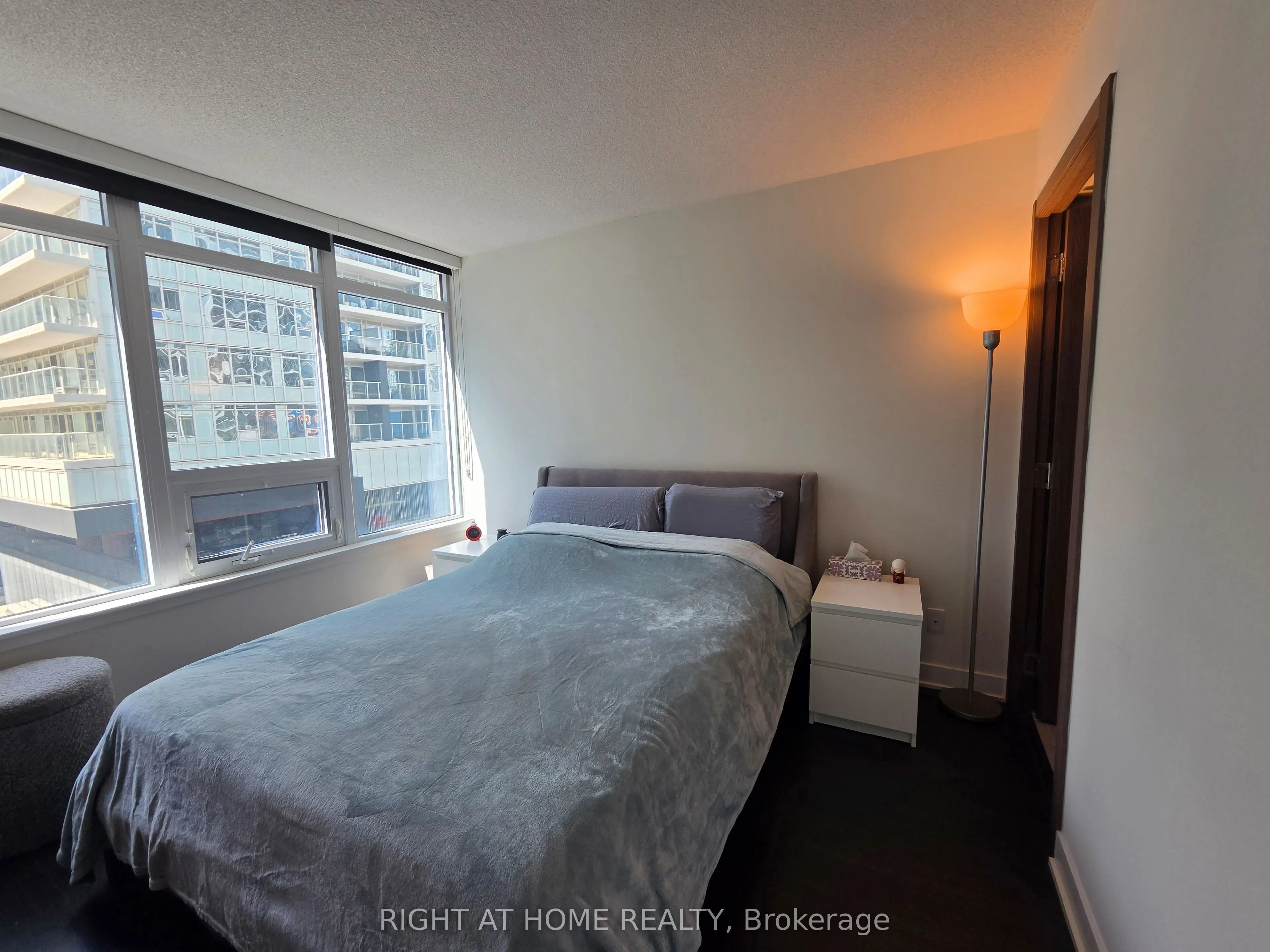 17 Bathurst Street #602