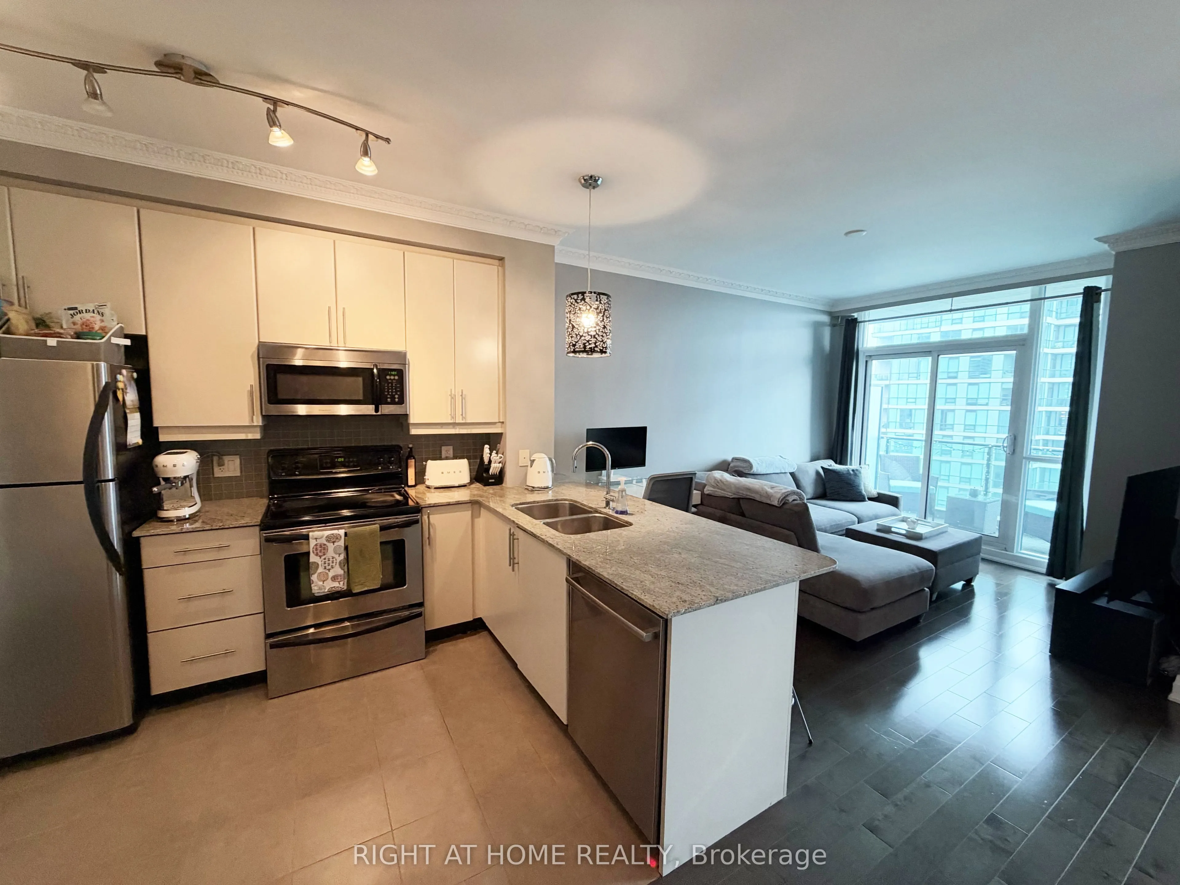16 Harbour Street #3407