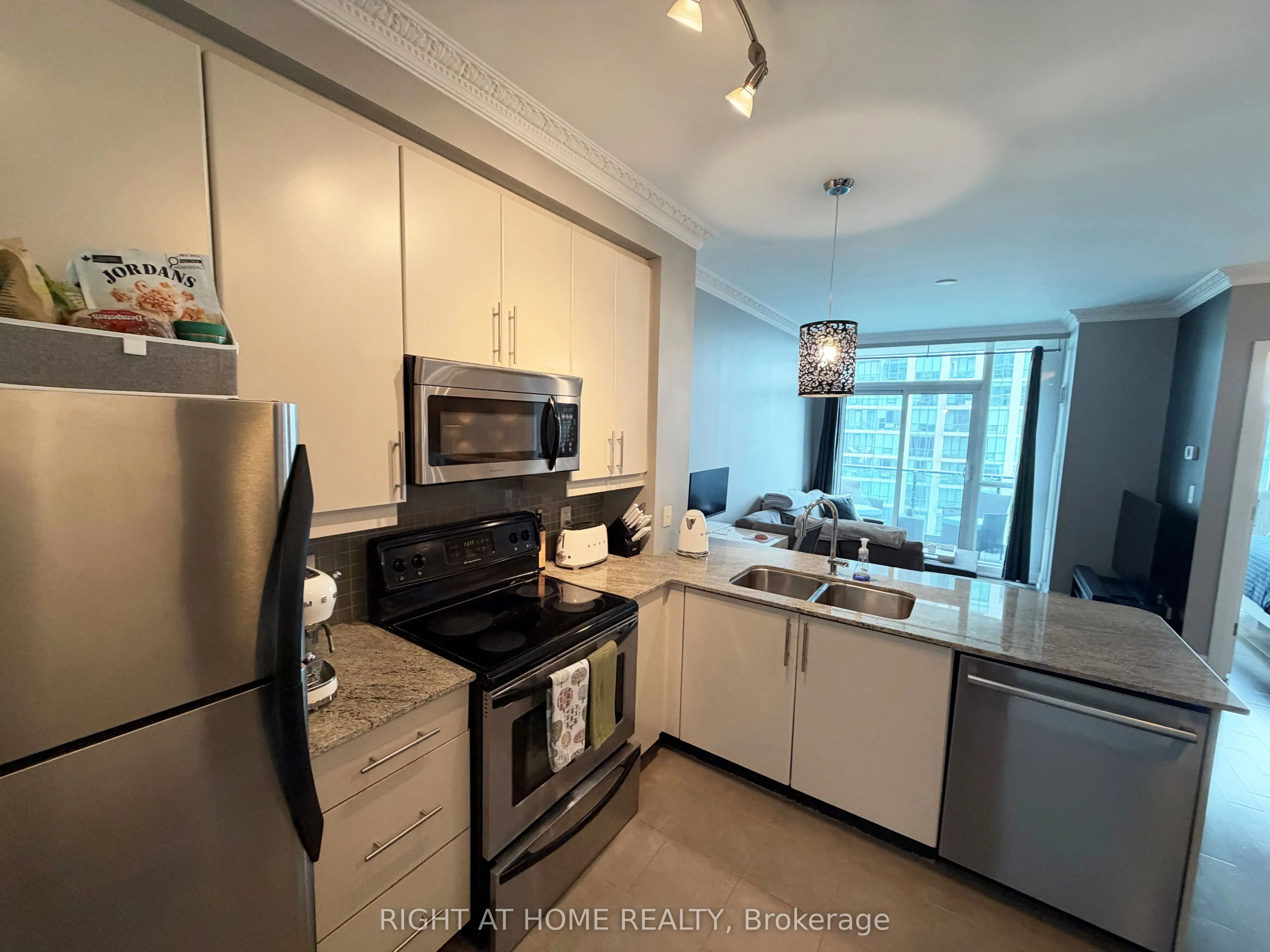16 Harbour Street #3407