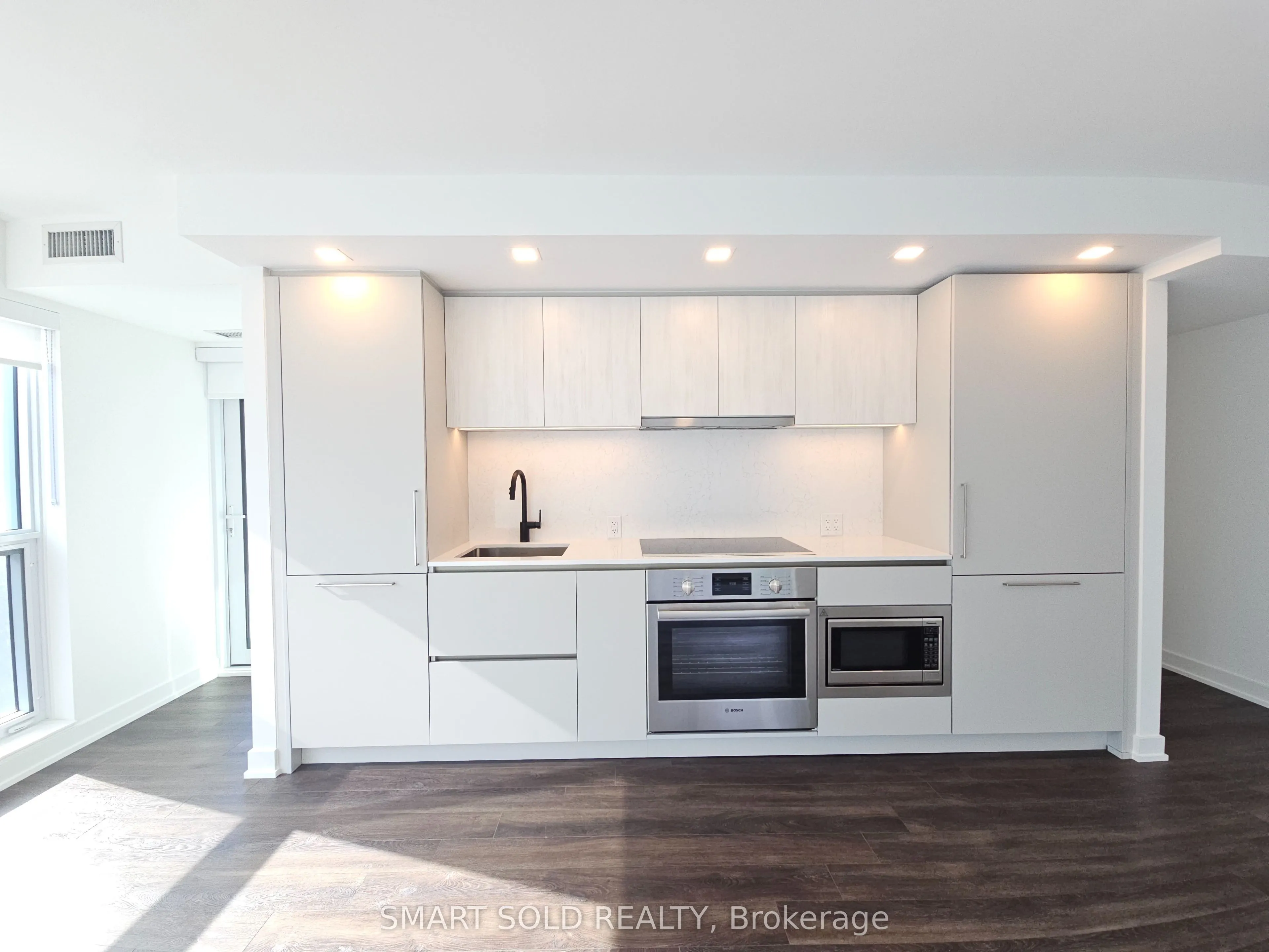 609 Sherbourne Street #702