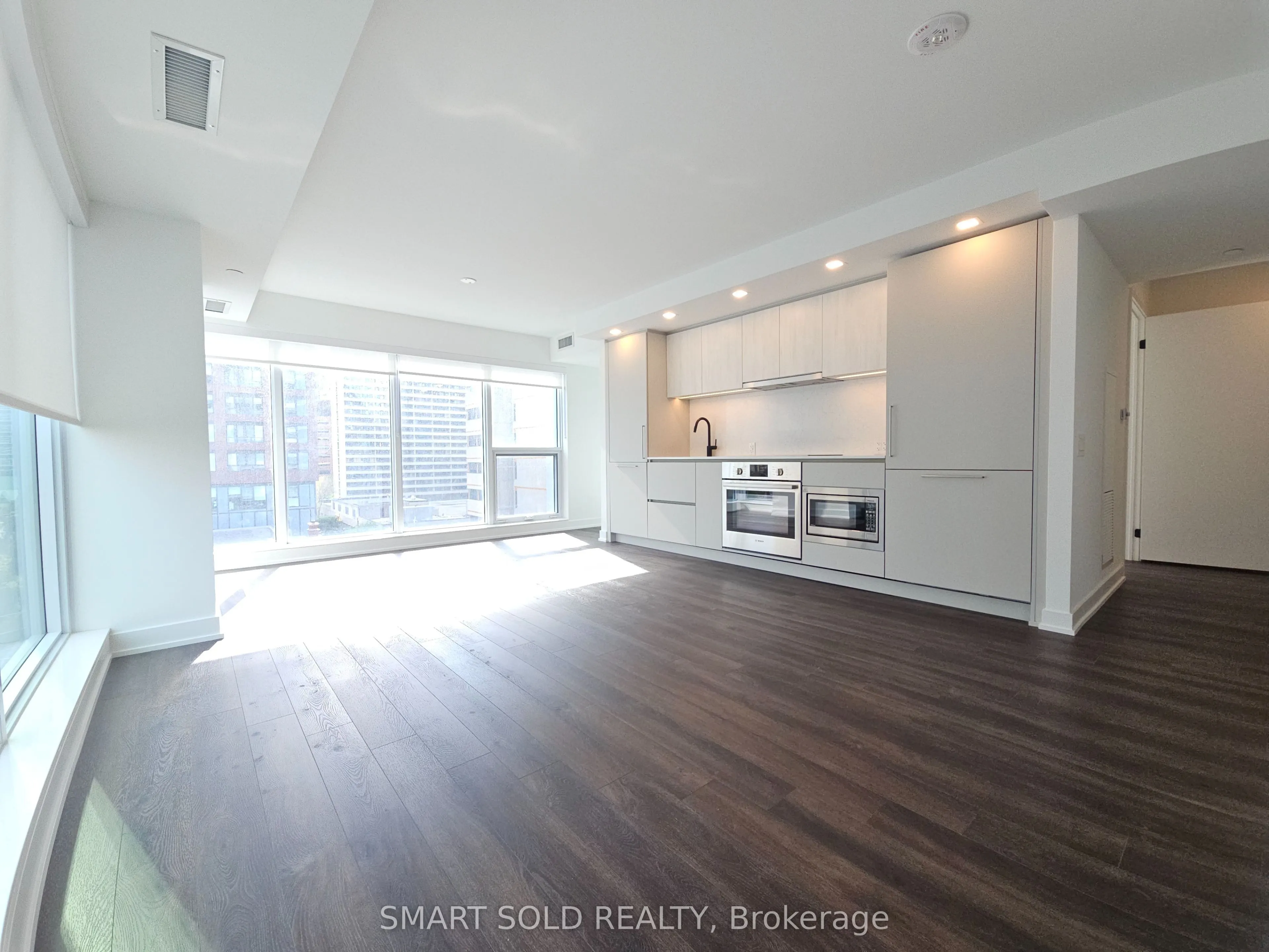 609 Sherbourne Street #702