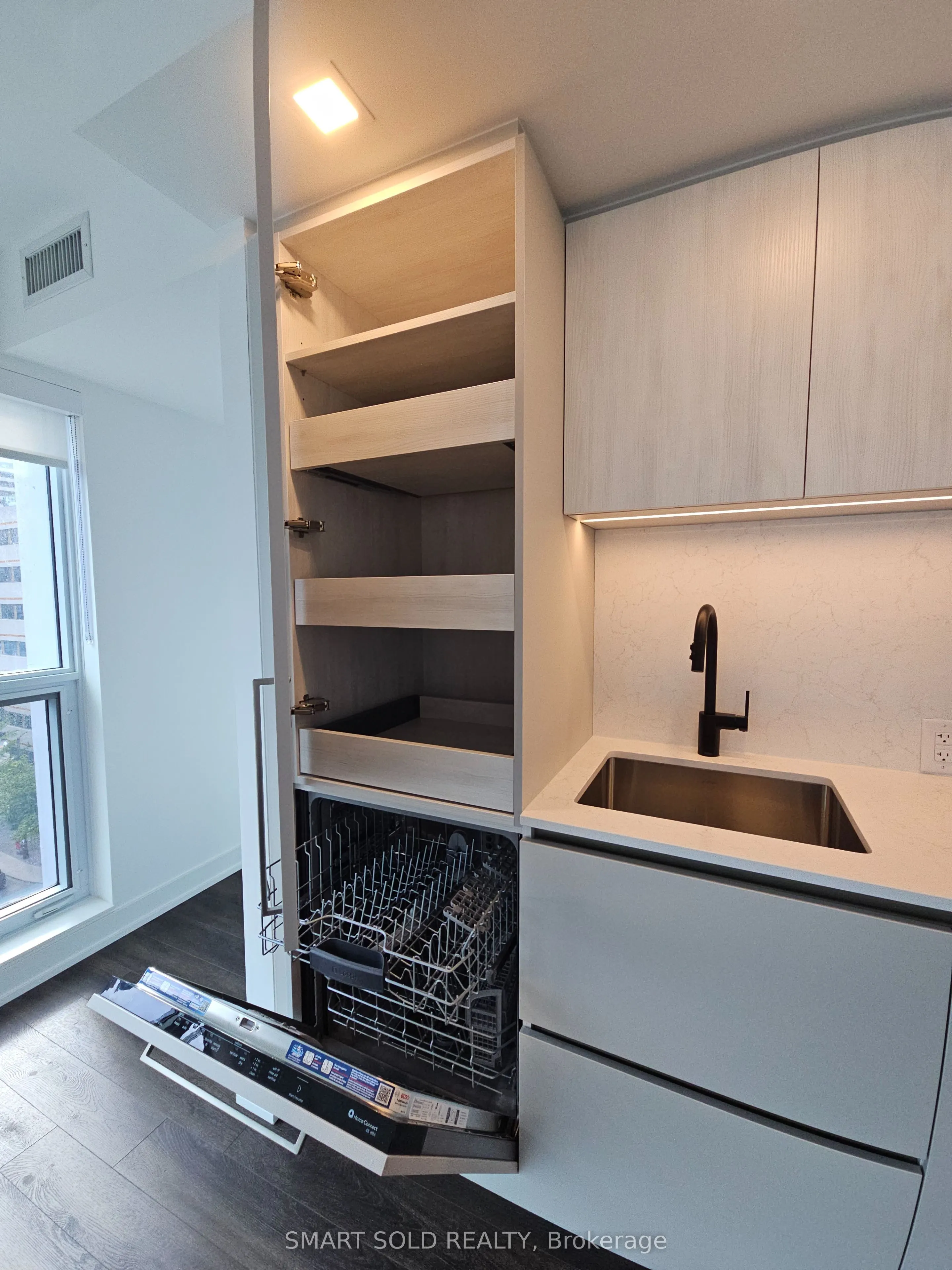 609 Sherbourne Street #702