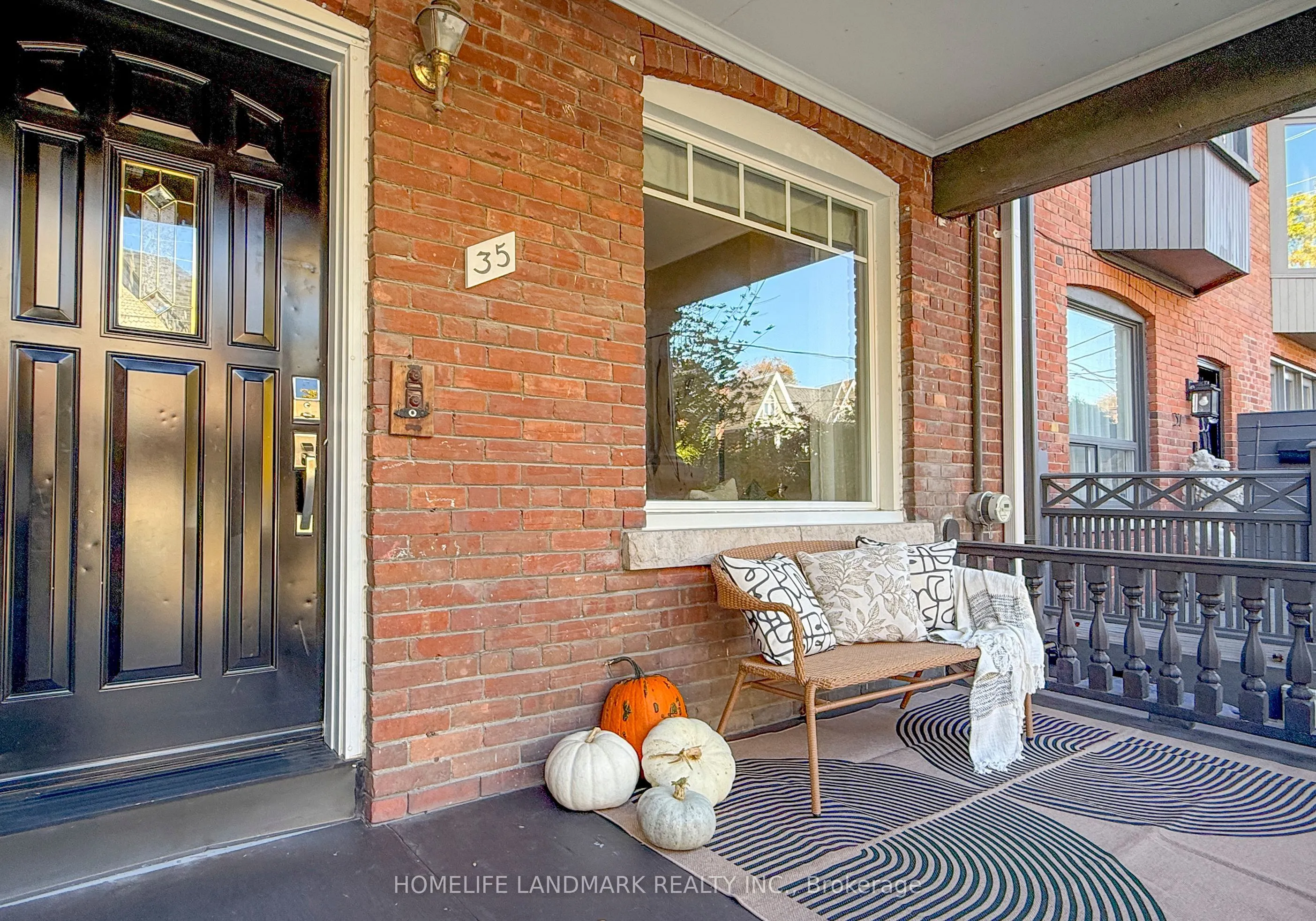 35 Dupont Street