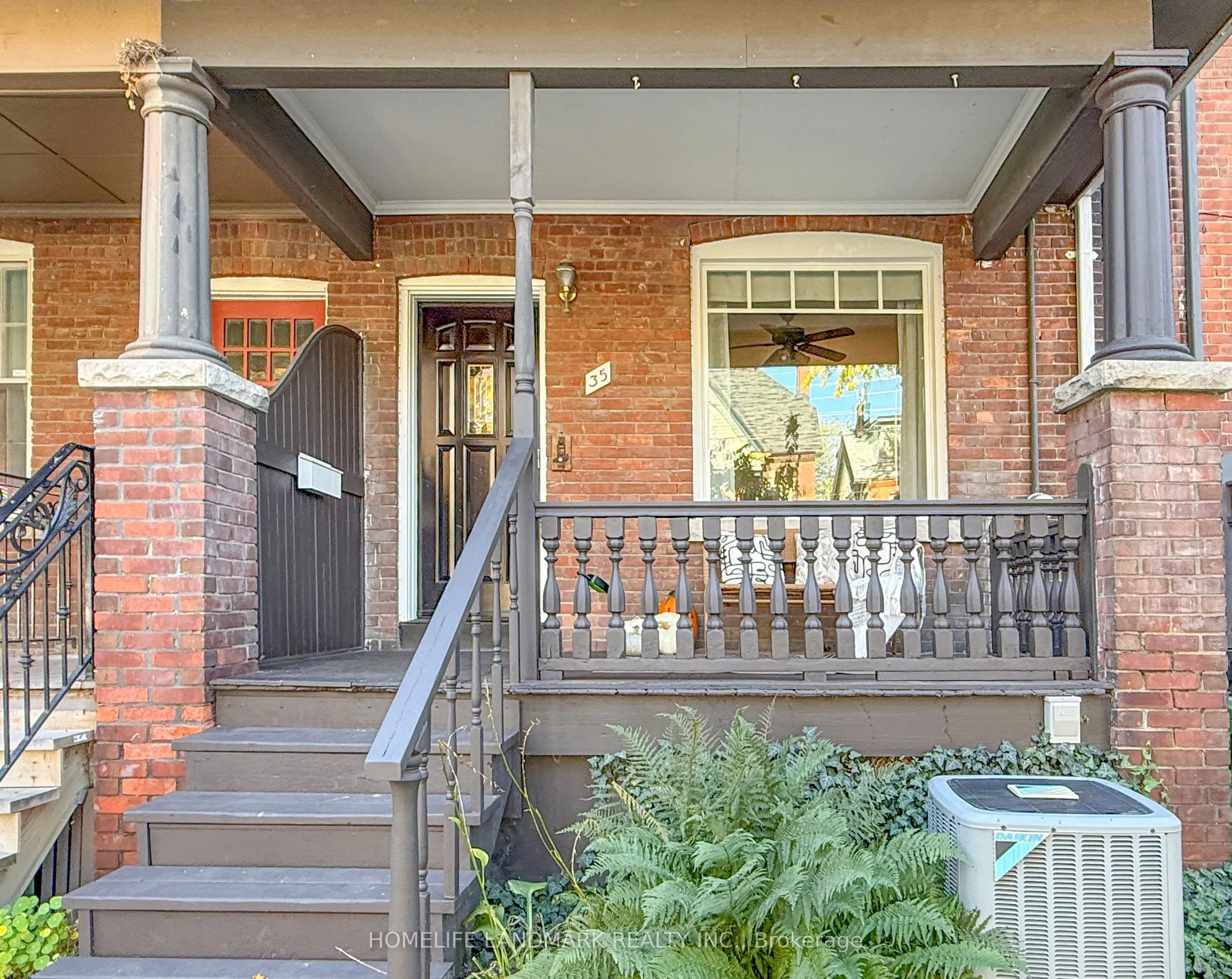 35 Dupont Street
