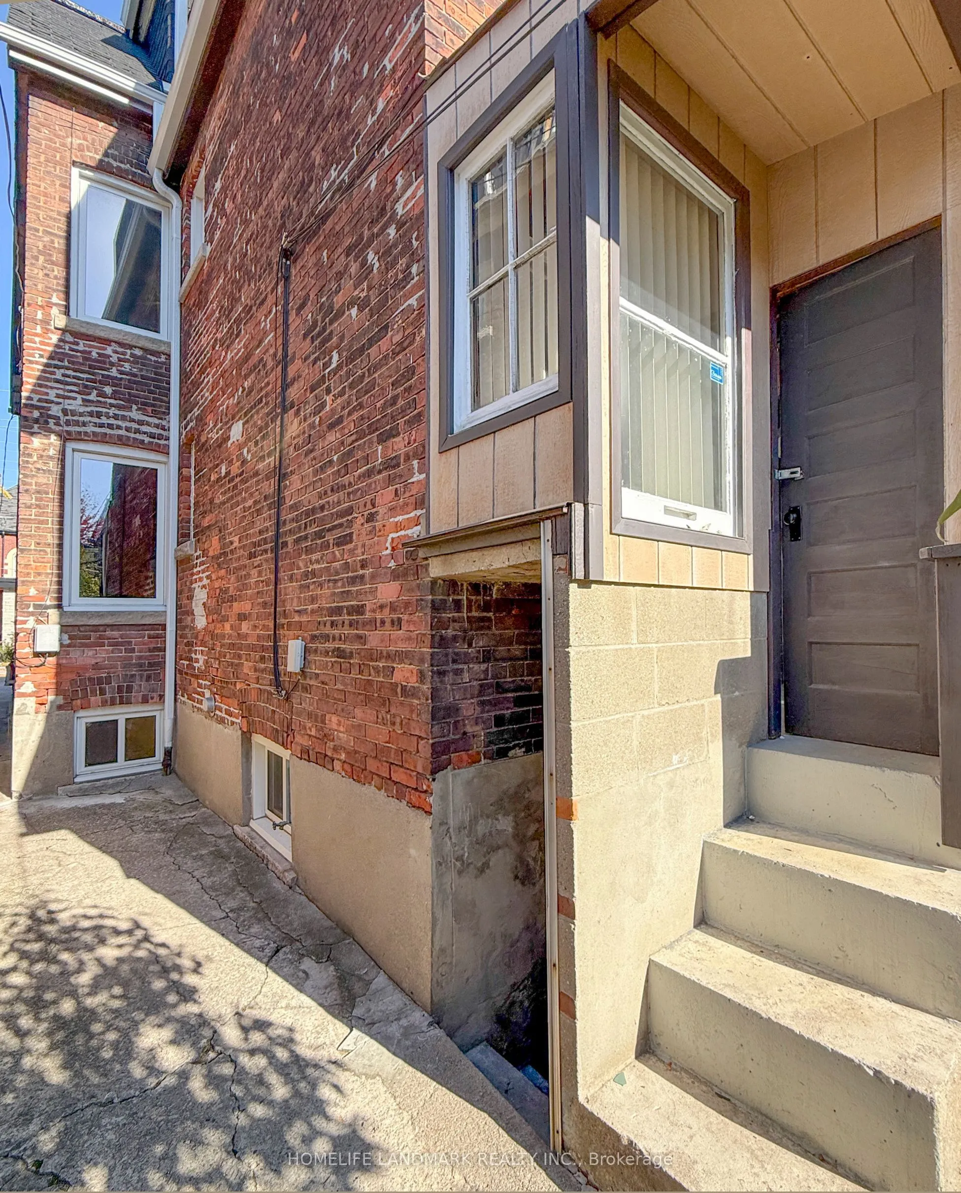 35 Dupont Street