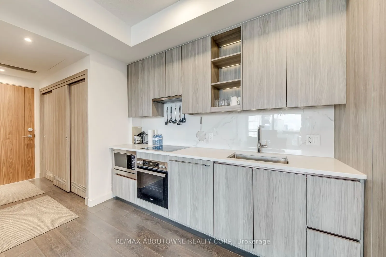 27 Mcmahon Drive #1706