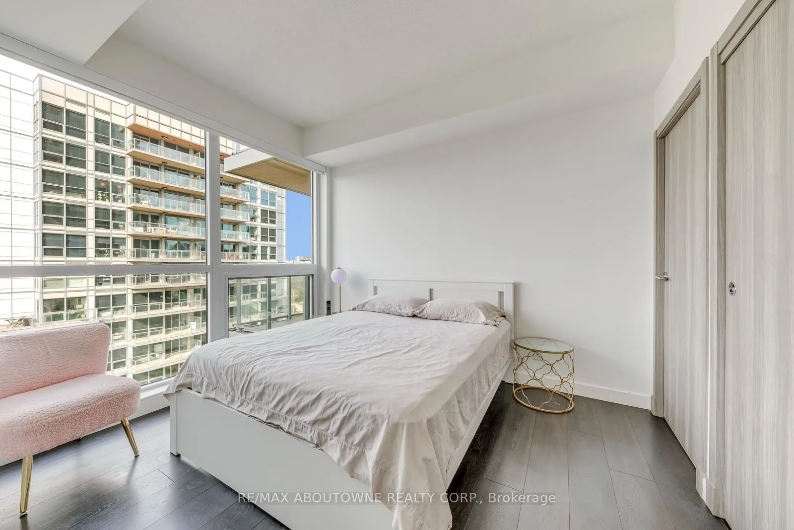27 Mcmahon Drive #1706