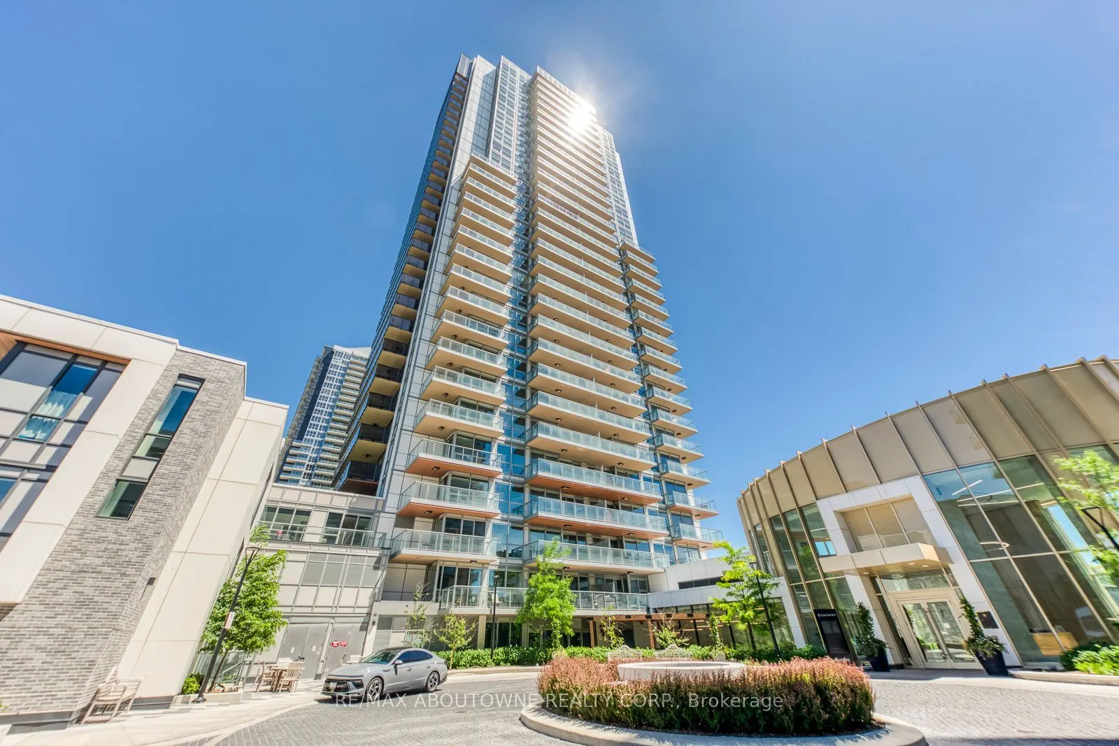 27 Mcmahon Drive #1706