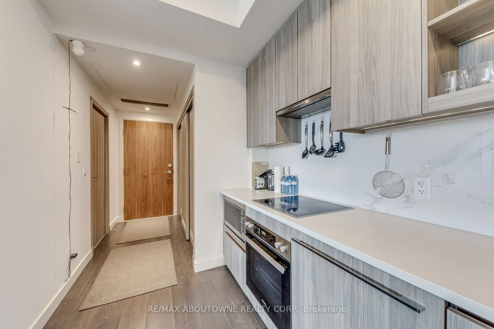27 Mcmahon Drive #1706