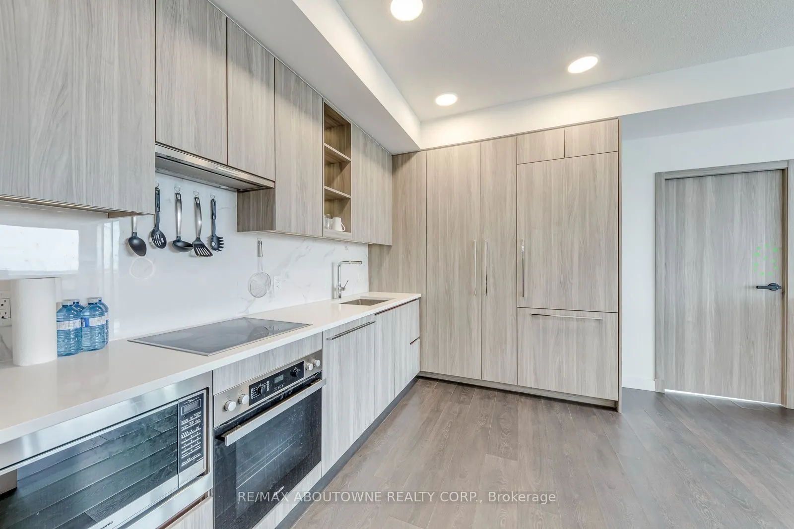 27 Mcmahon Drive #1706