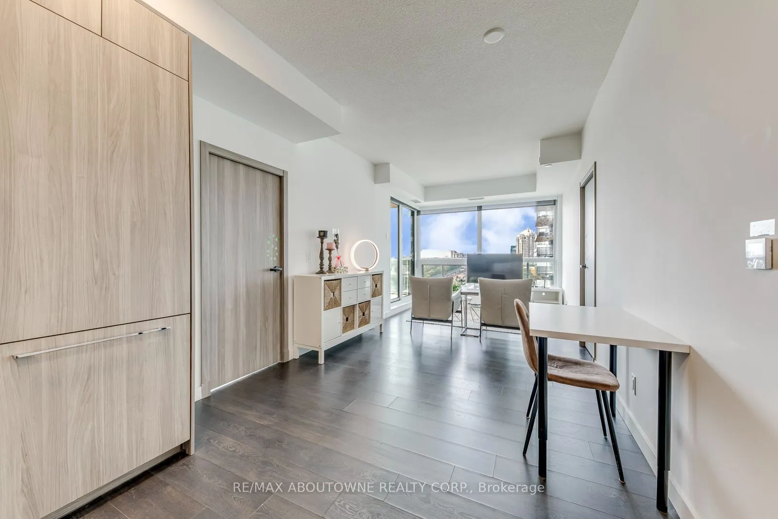 27 Mcmahon Drive #1706