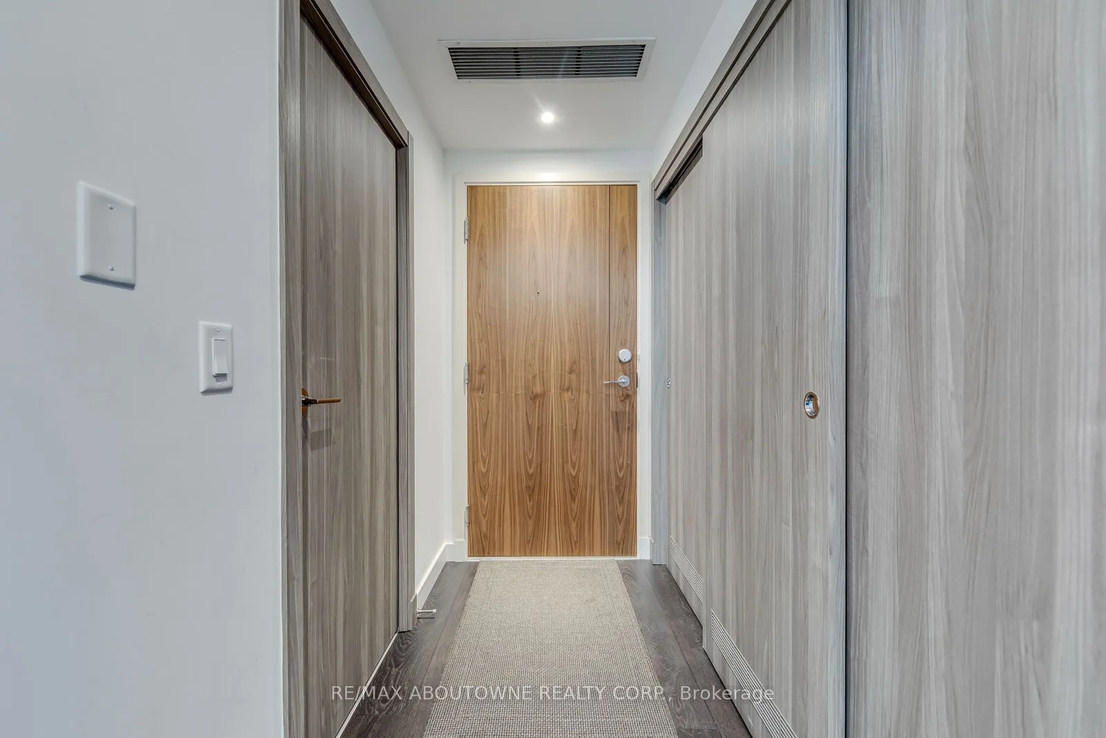 27 Mcmahon Drive #1706