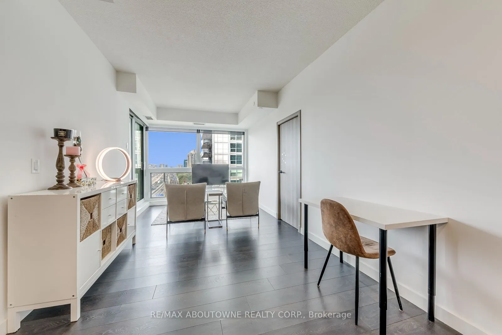 27 Mcmahon Drive #1706