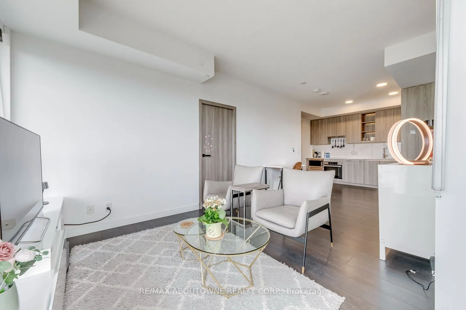 27 Mcmahon Drive #1706