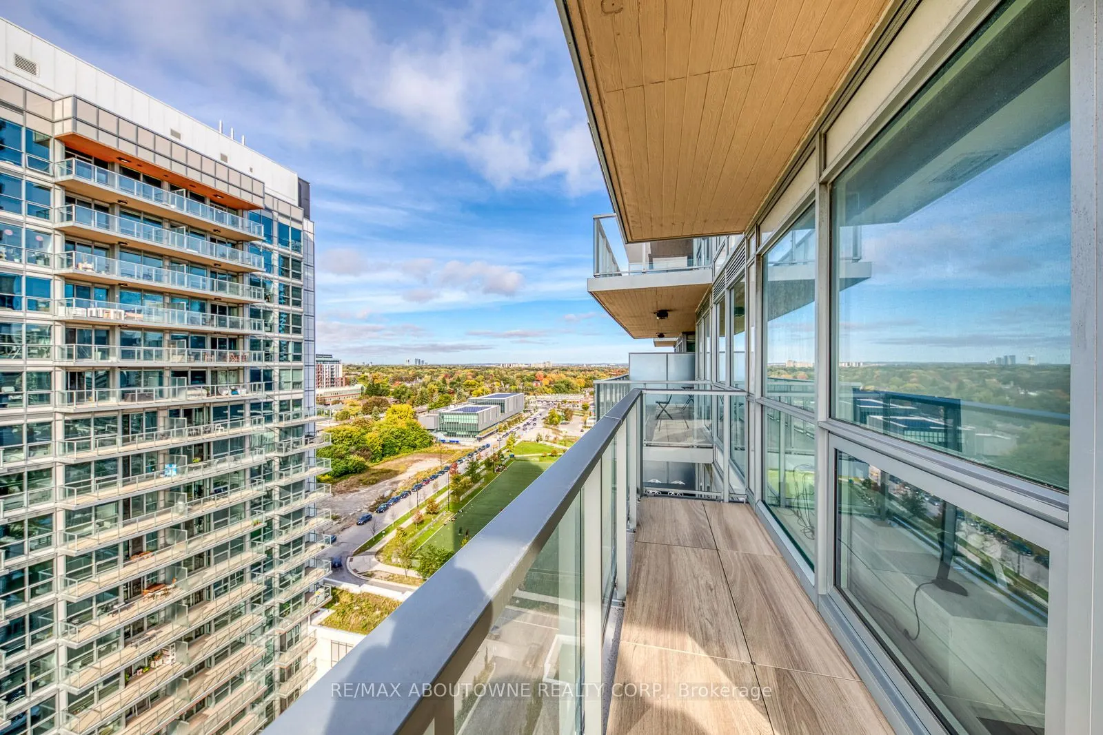 27 Mcmahon Drive #1706