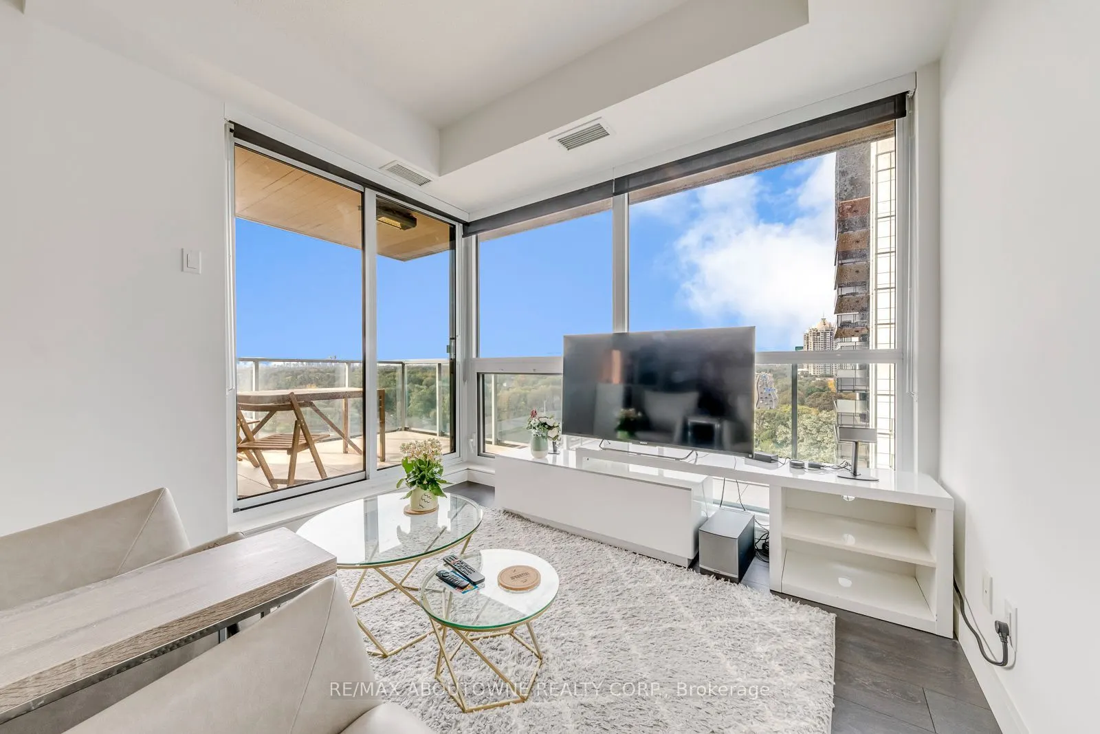 27 Mcmahon Drive #1706