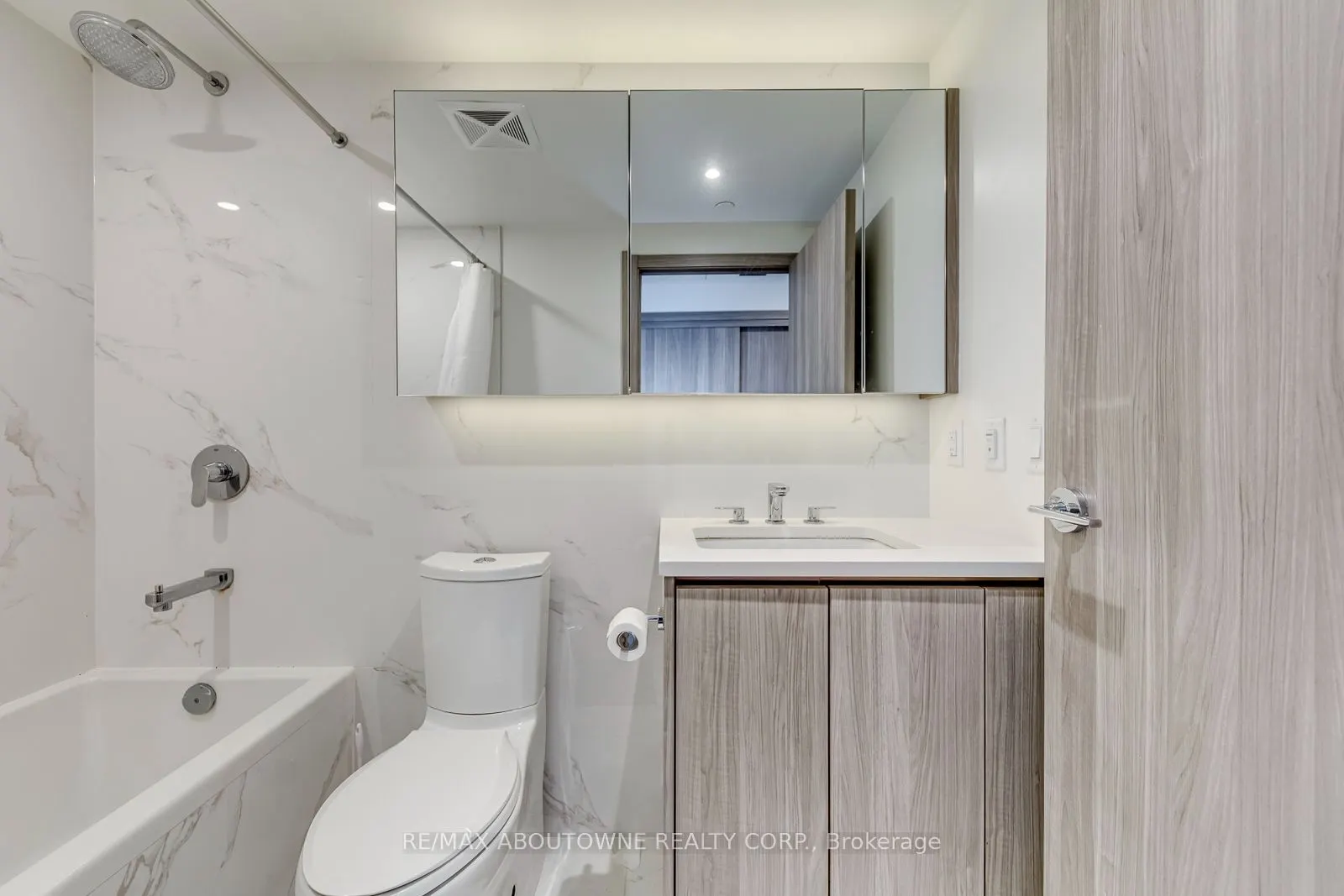 27 Mcmahon Drive #1706