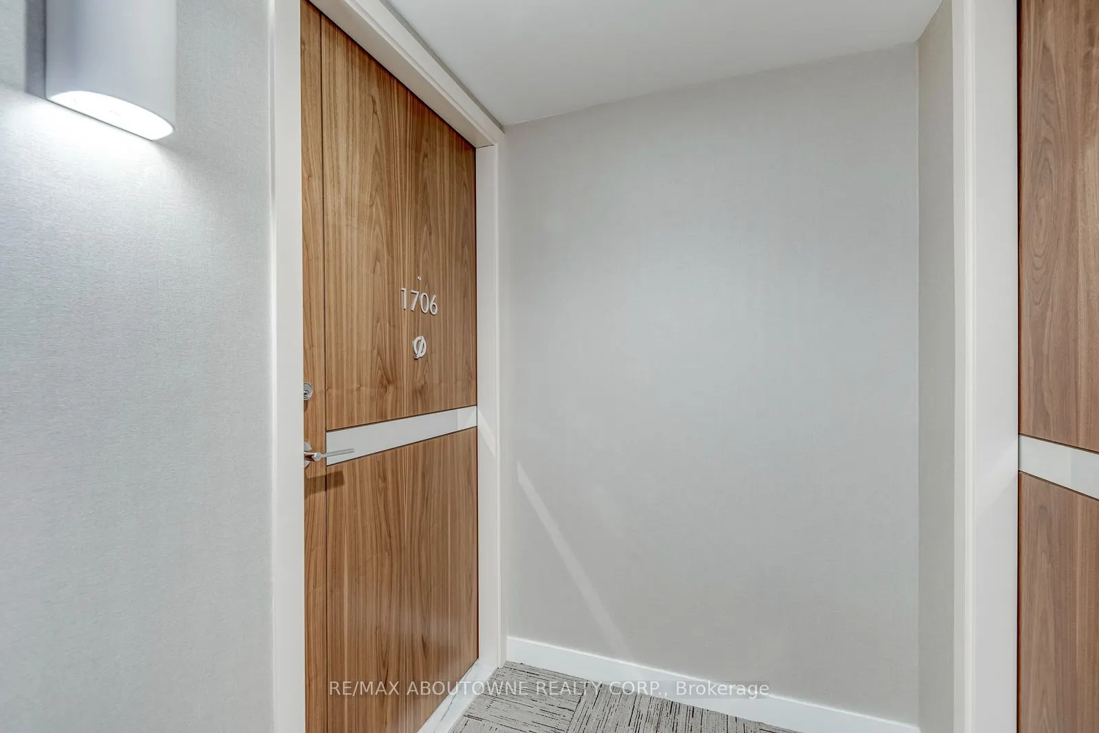 27 Mcmahon Drive #1706