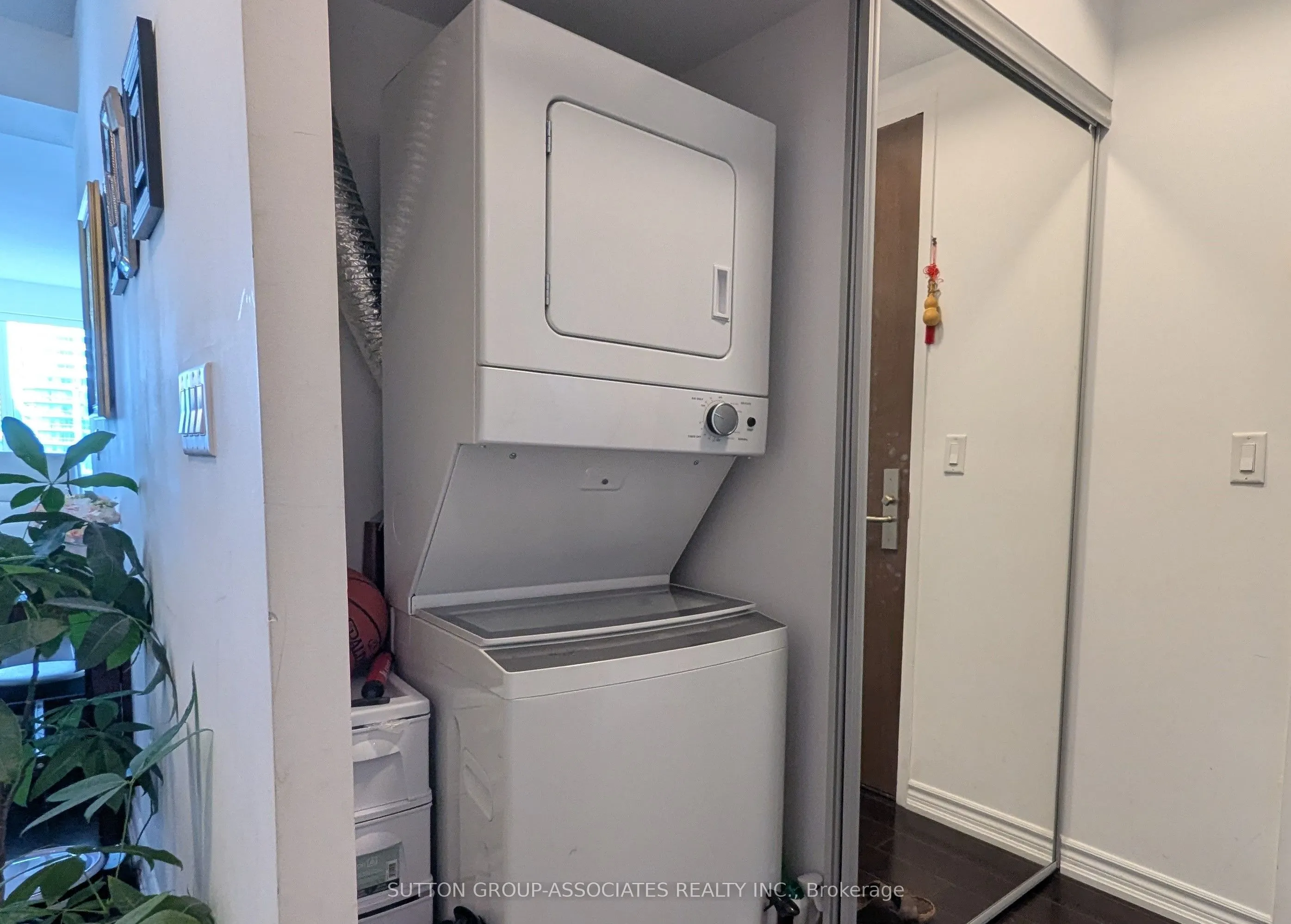 386 Yonge Street #4401
