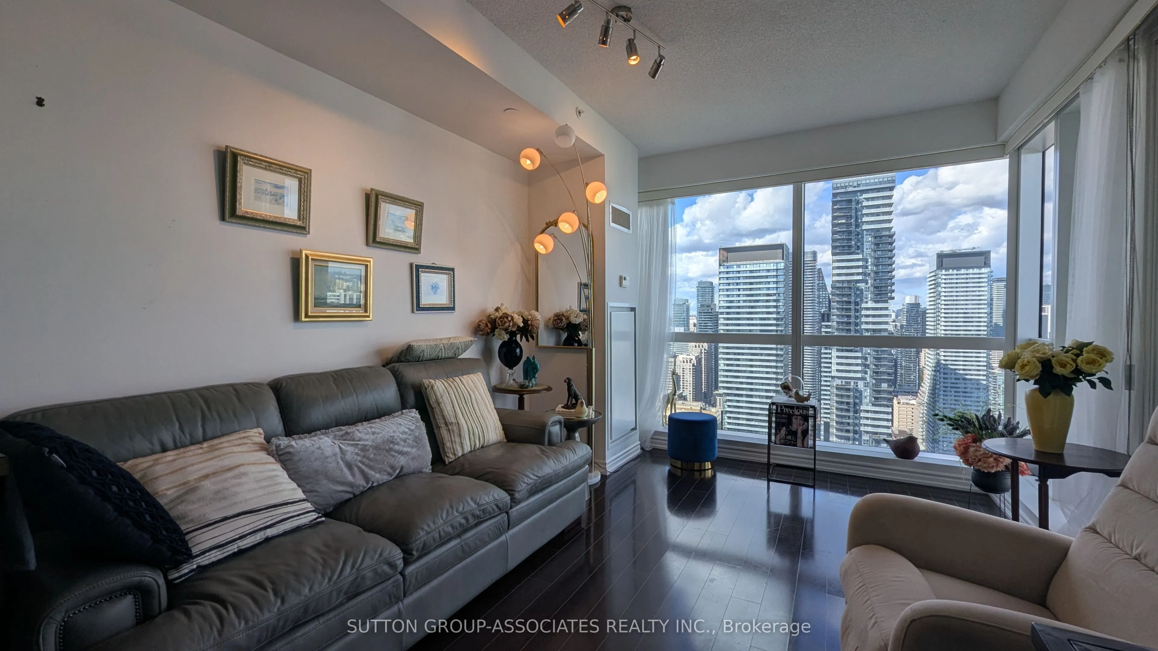 386 Yonge Street #4401
