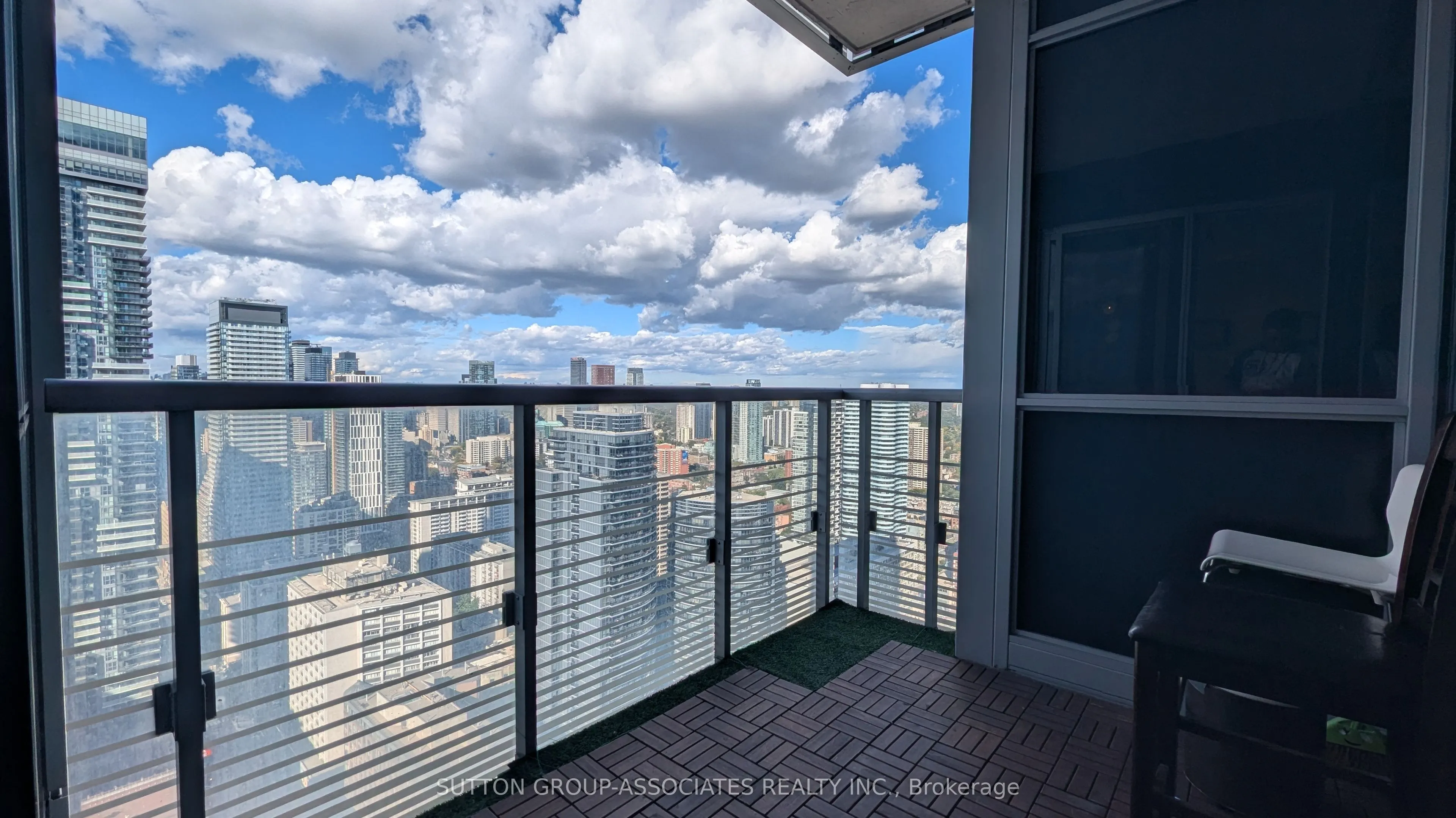 386 Yonge Street #4401