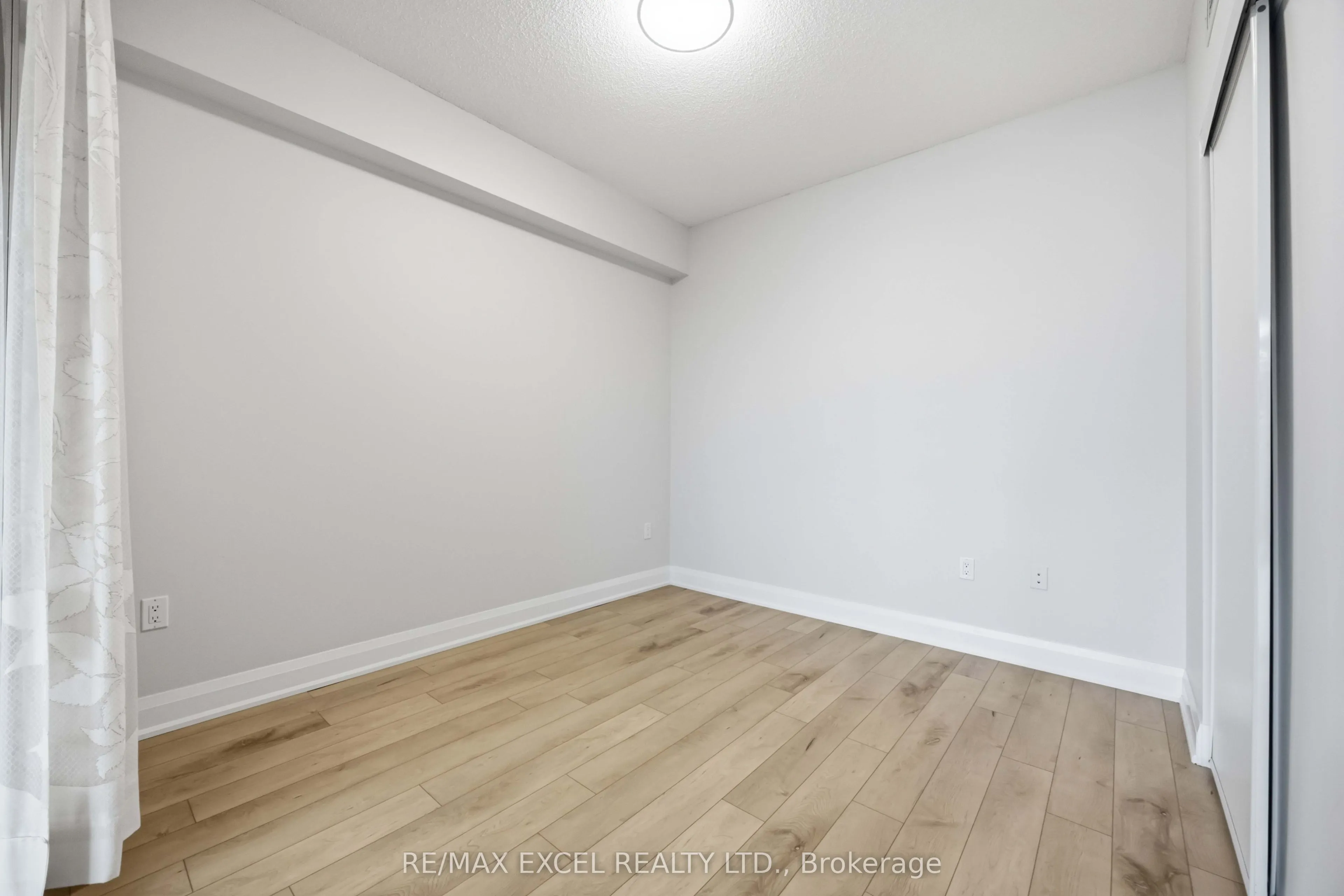 160 Vanderhoof Avenue #417