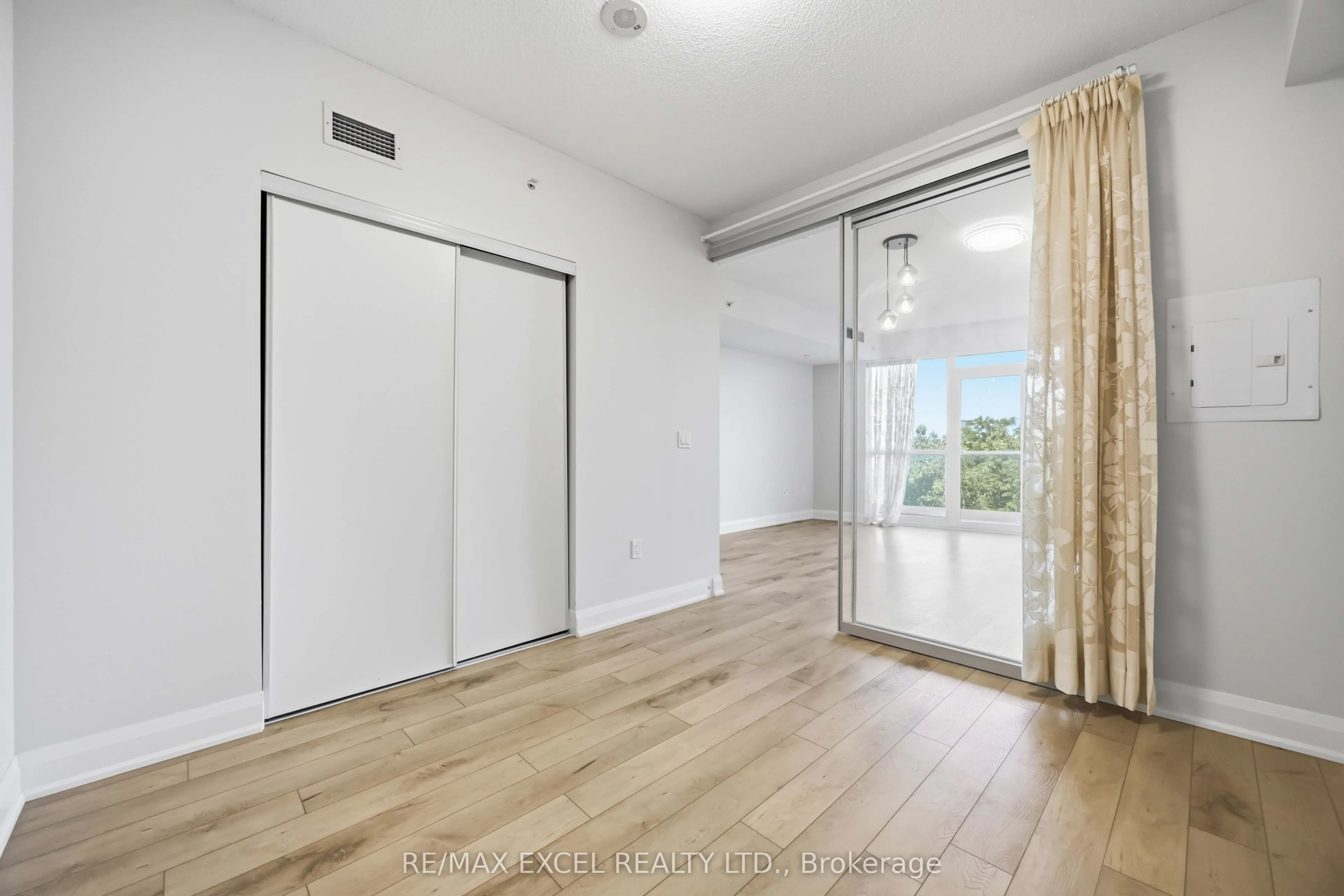 160 Vanderhoof Avenue #417