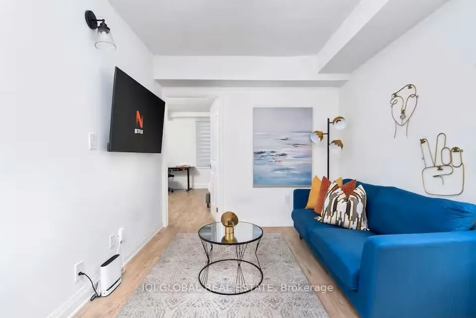 525 Ossington Avenue #Mainfloor
