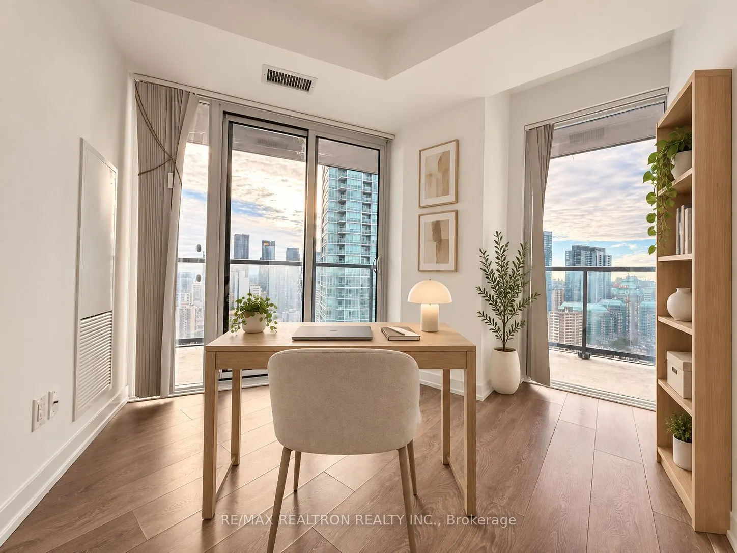 159 Wellesley Street E #2809