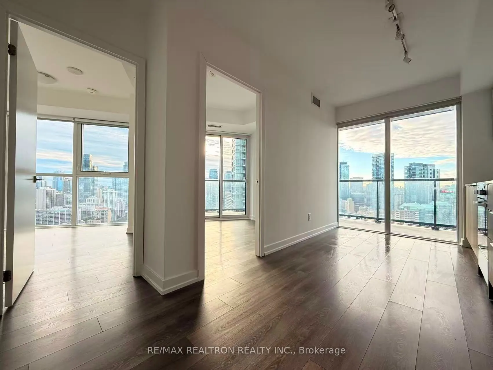 159 Wellesley Street E #2809