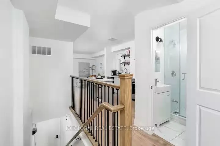 525 Ossington Avenue #2nd Floor