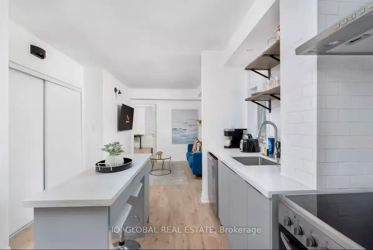 525 Ossington Avenue #2nd Floor