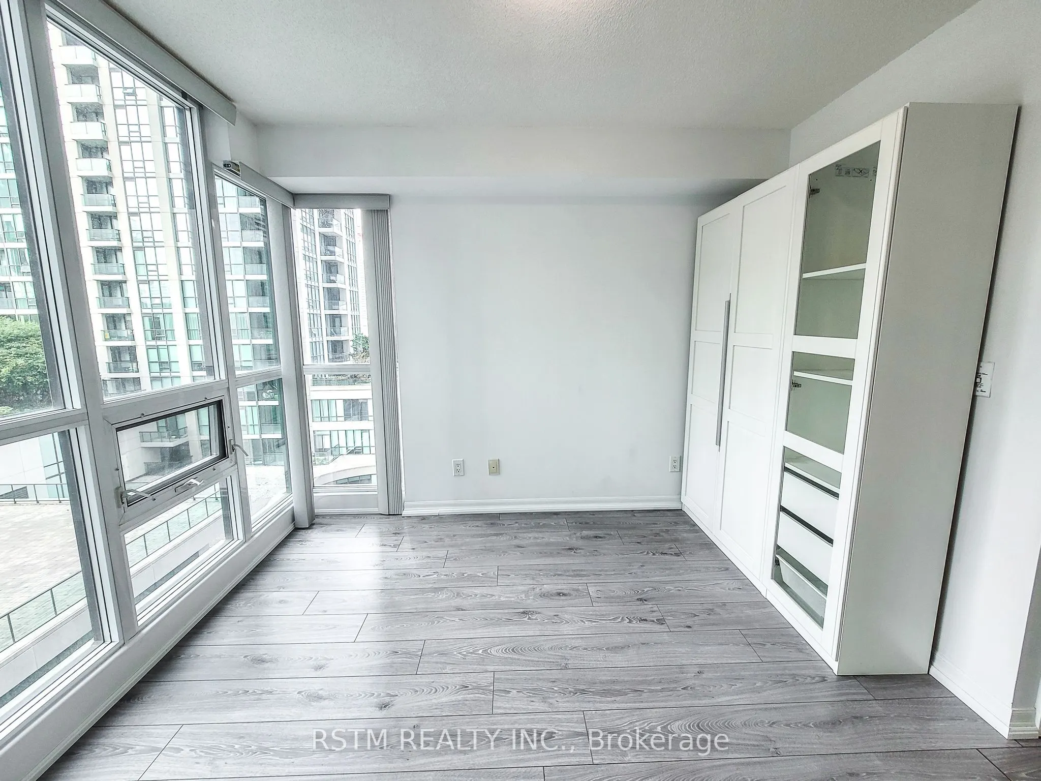 12 Yonge Street #710