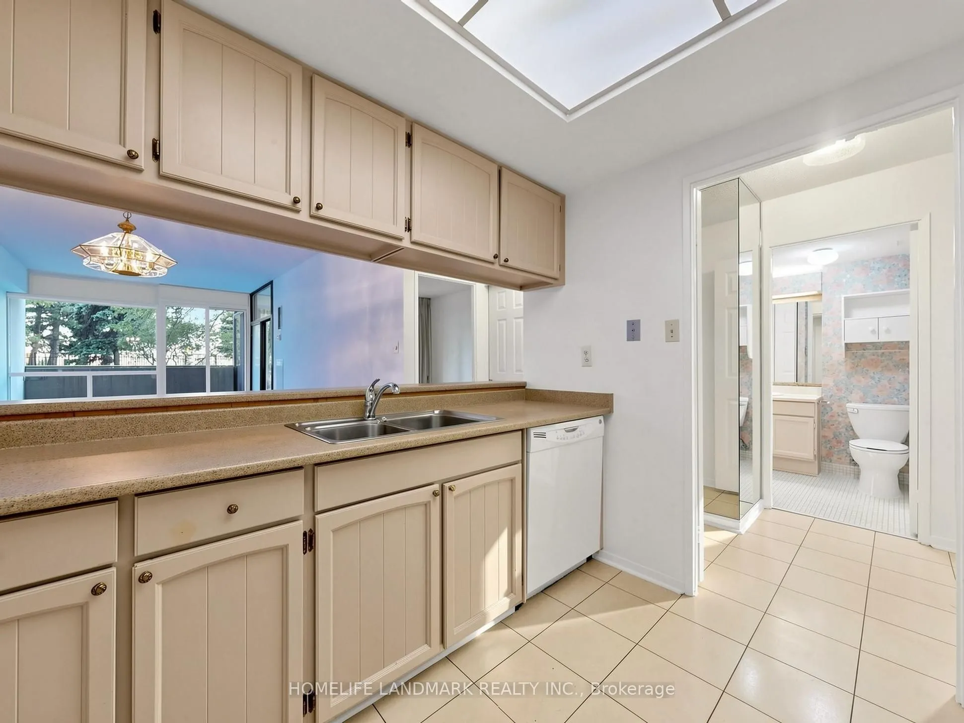 1555 Finch Avenue E #102