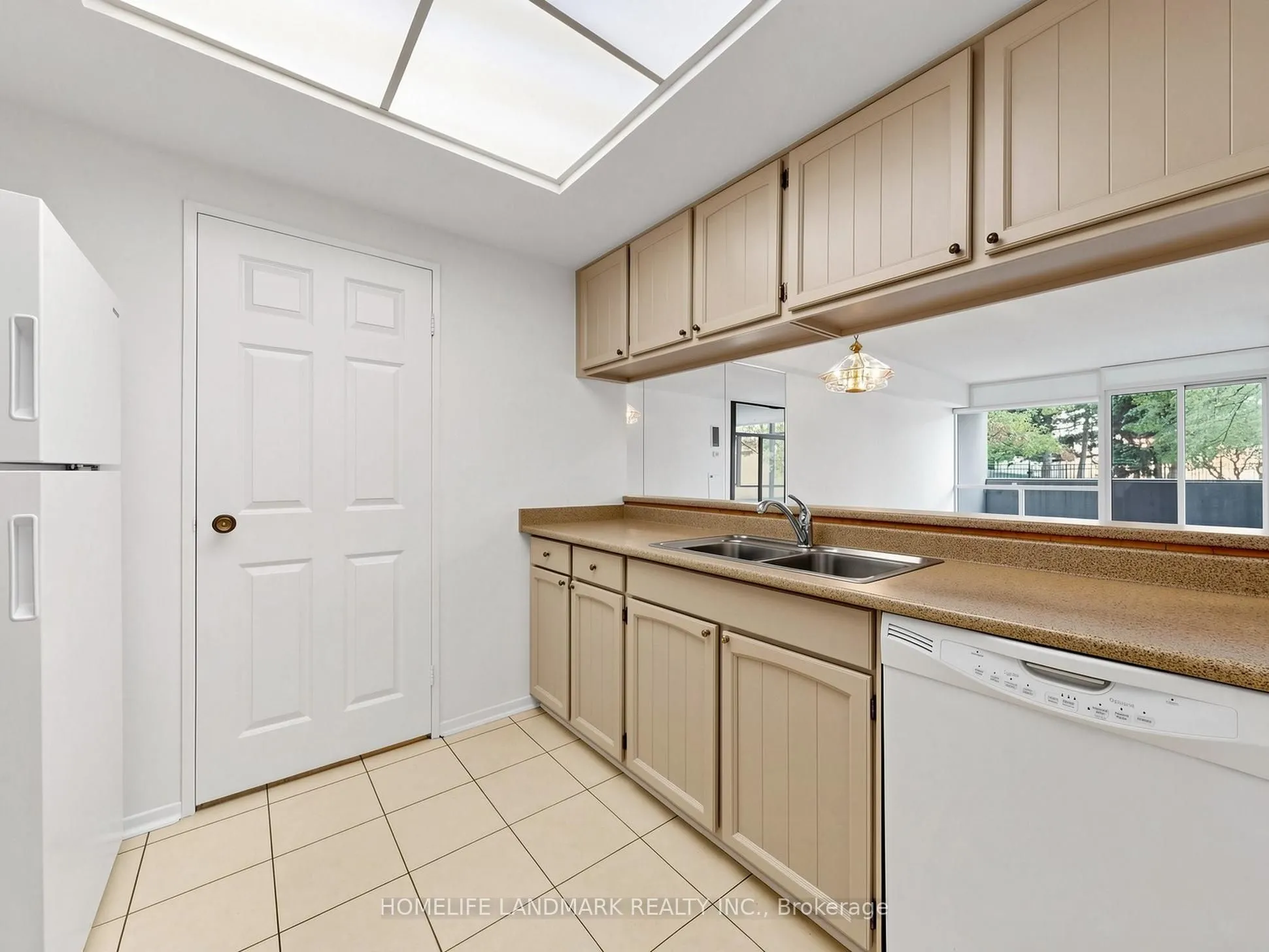 1555 Finch Avenue E #102