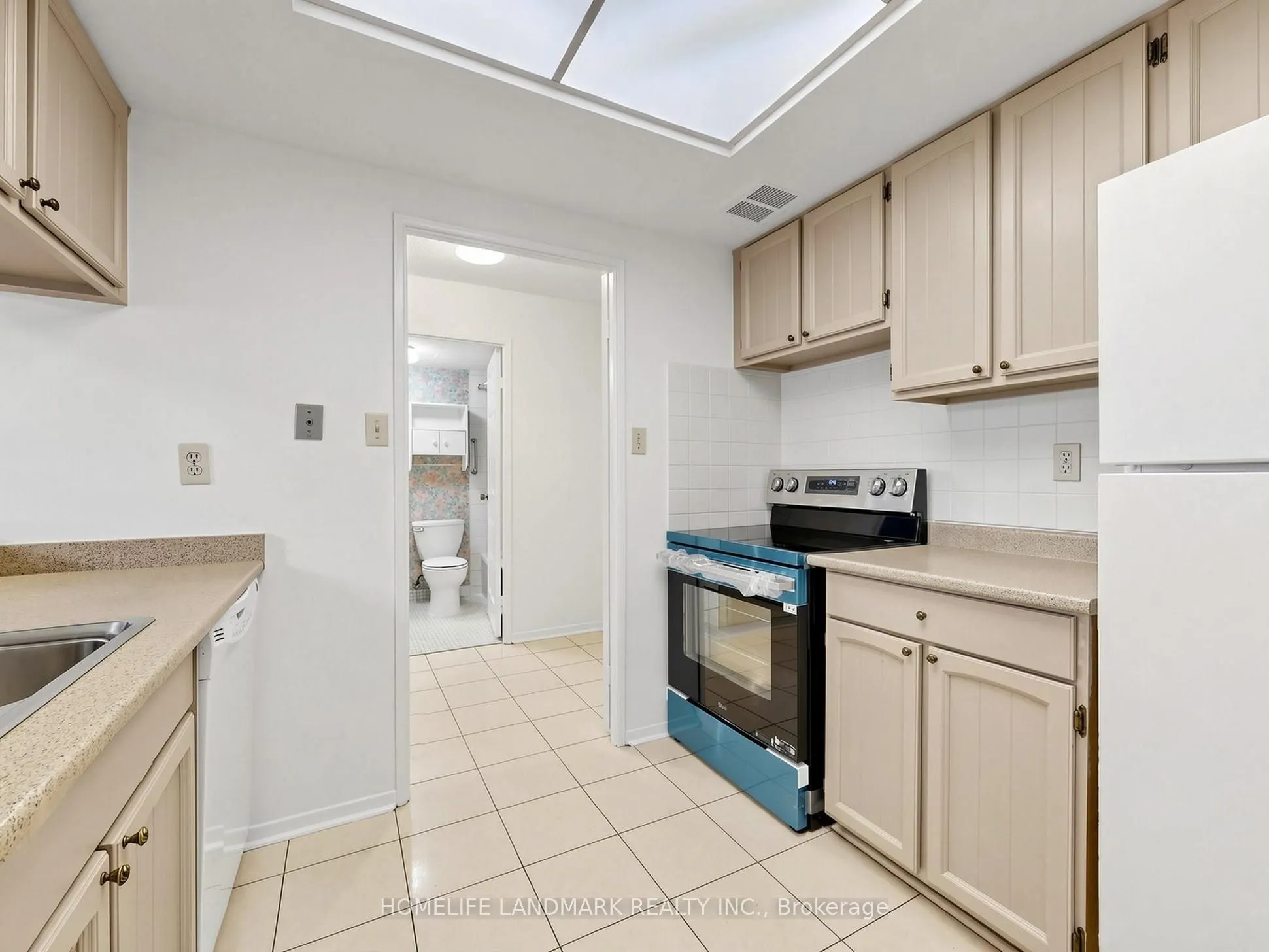 1555 Finch Avenue E #102