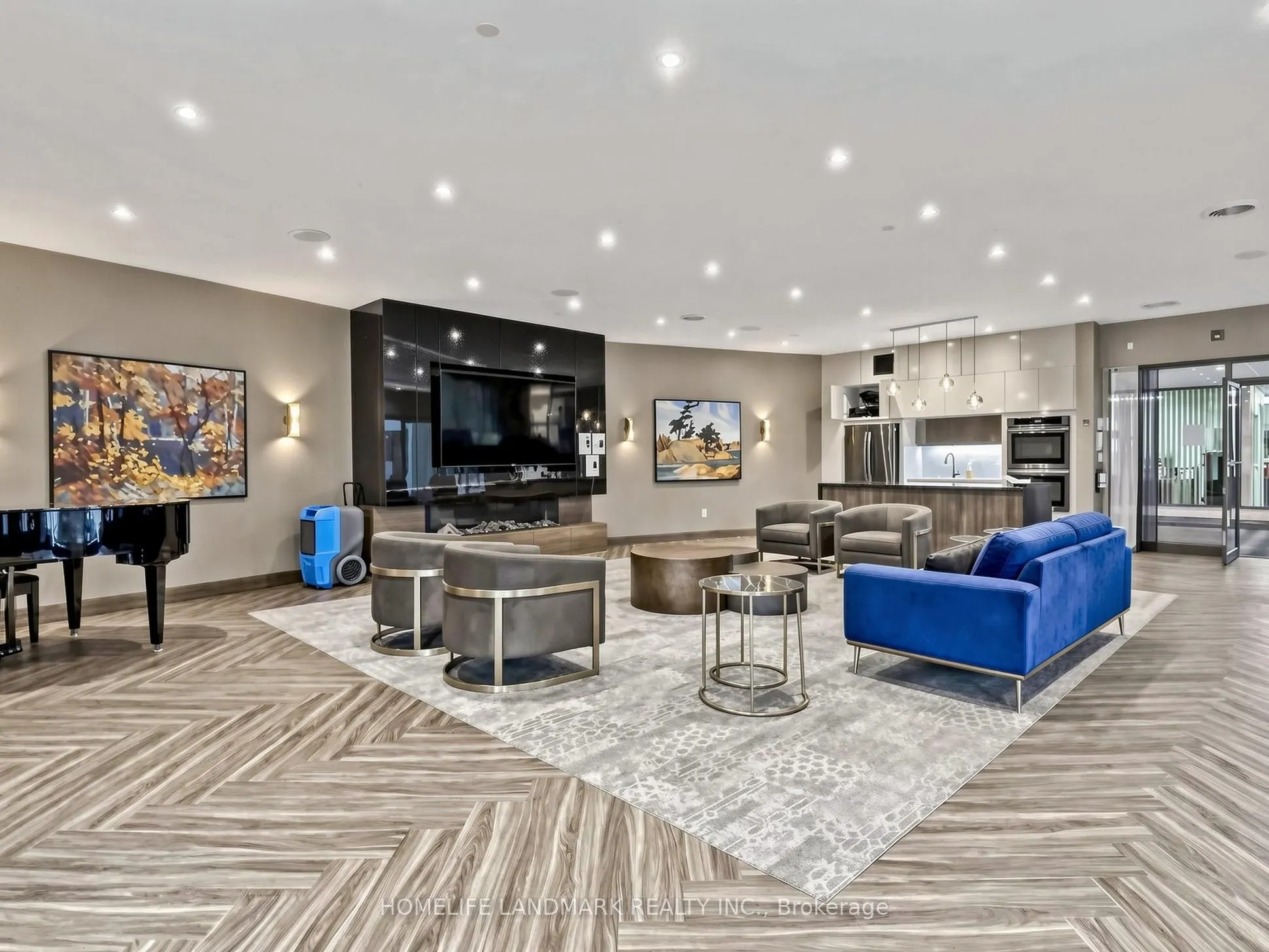 1555 Finch Avenue E #102